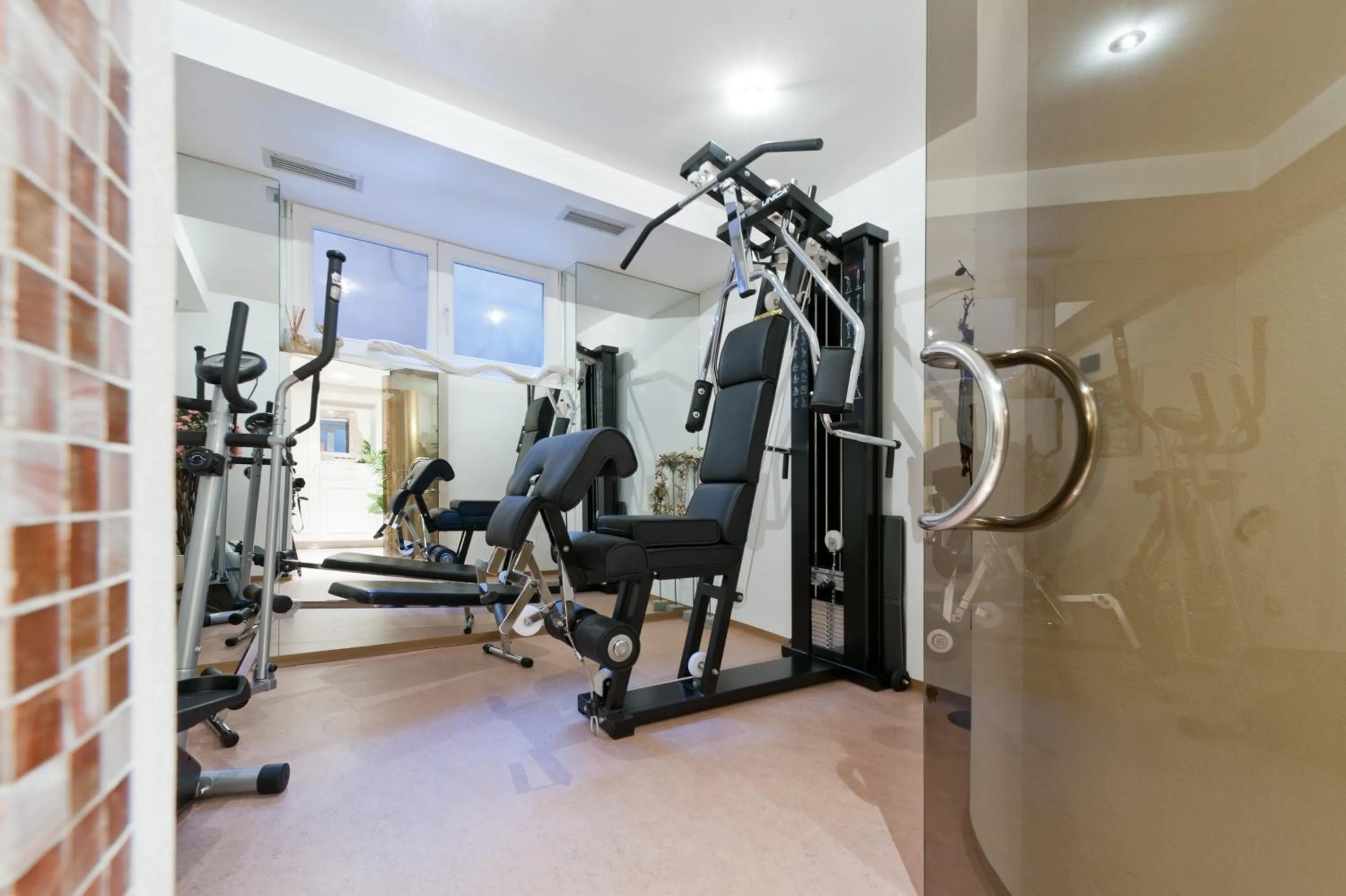 Fitness centre/facilities in Burgus - Design Suites & Apartments