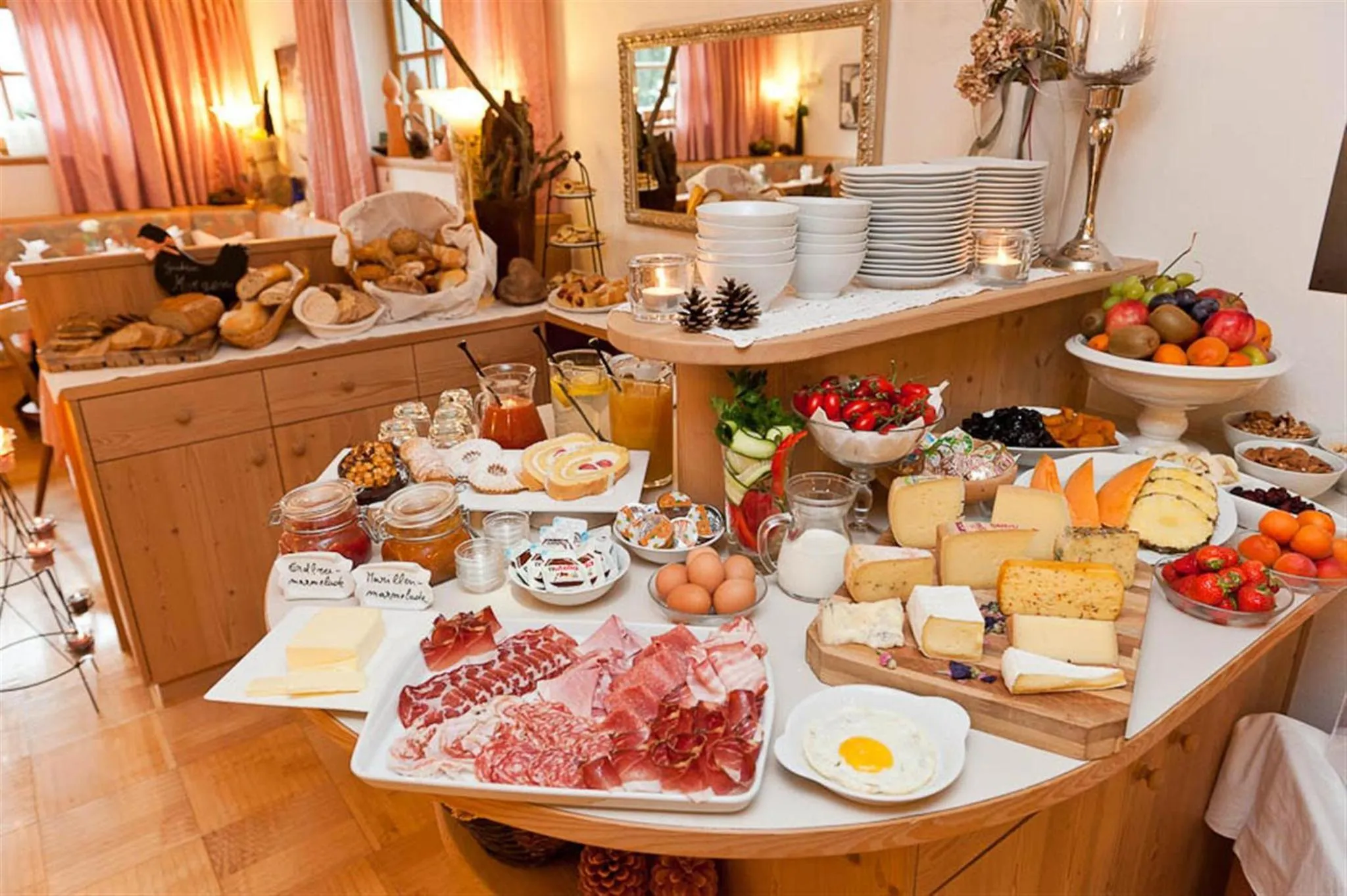 Food and drinks in Burgus - Design Suites & Apartments