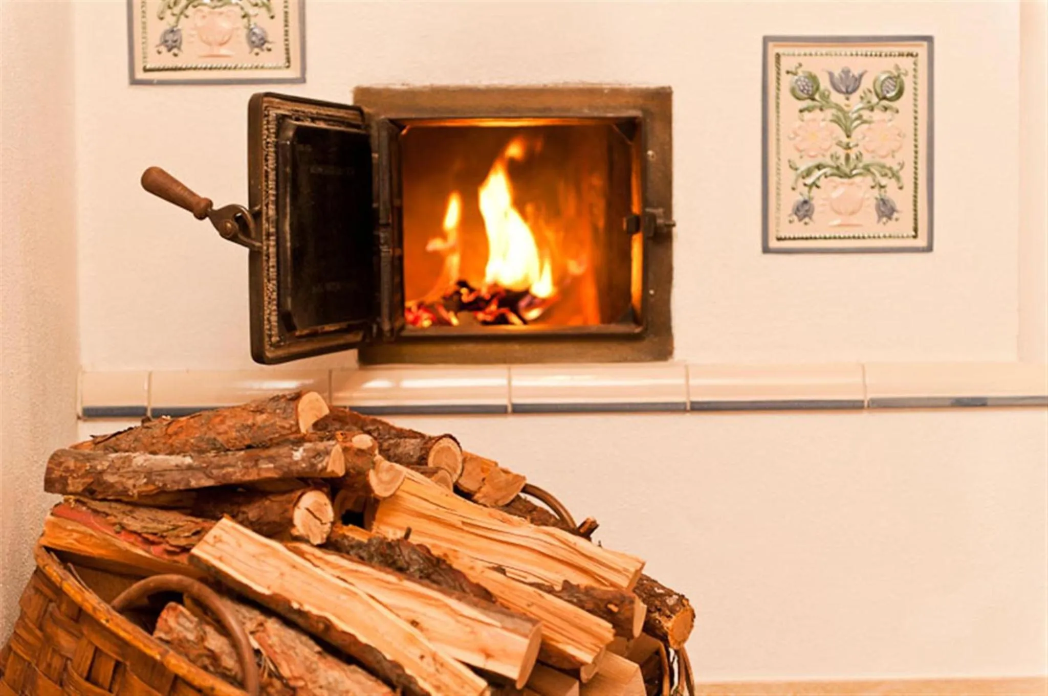 Communal lounge/ TV room in Burgus - Design Suites & Apartments