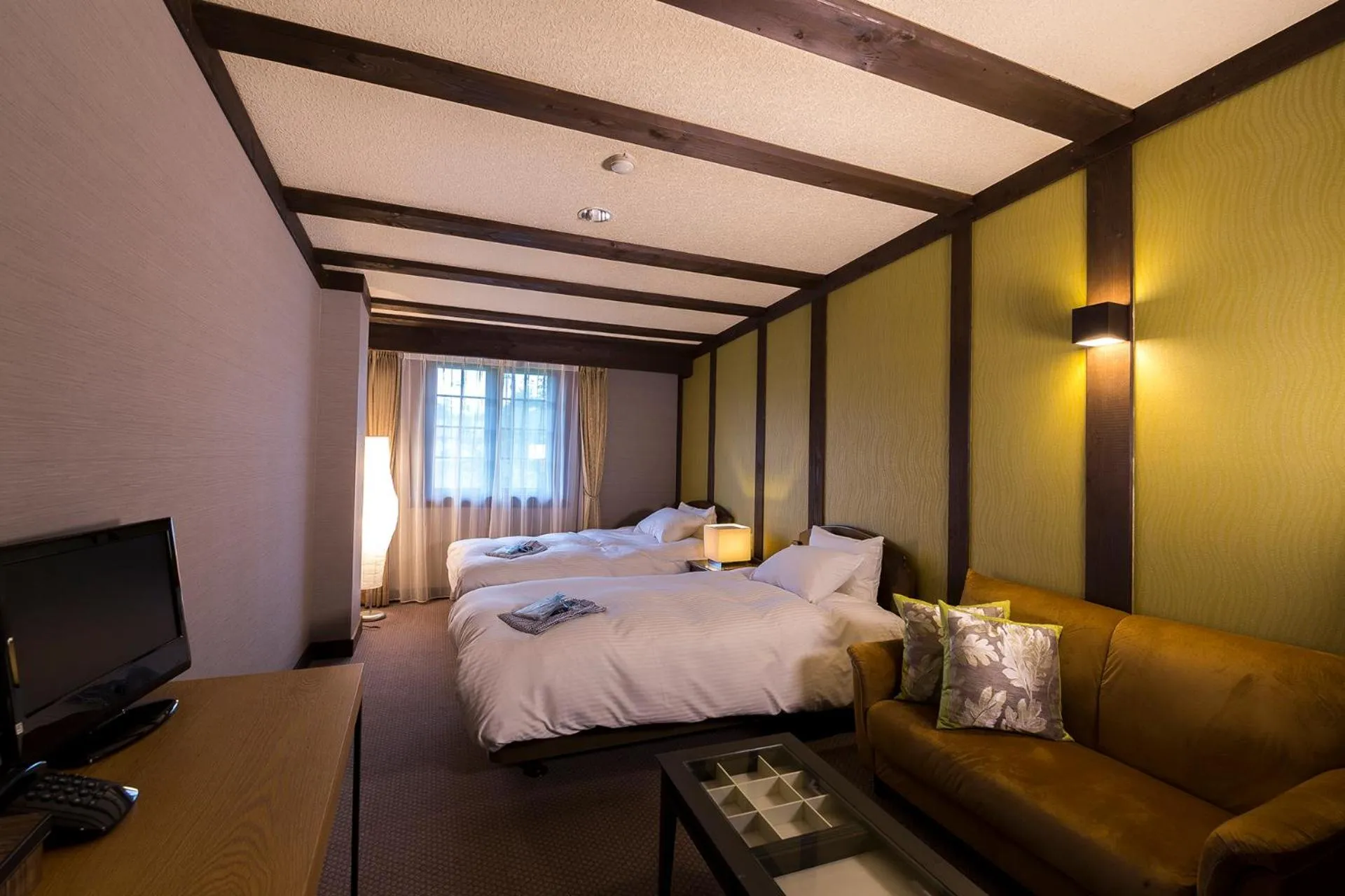 Photo of the whole room, Bed in Shakespeare Hotel