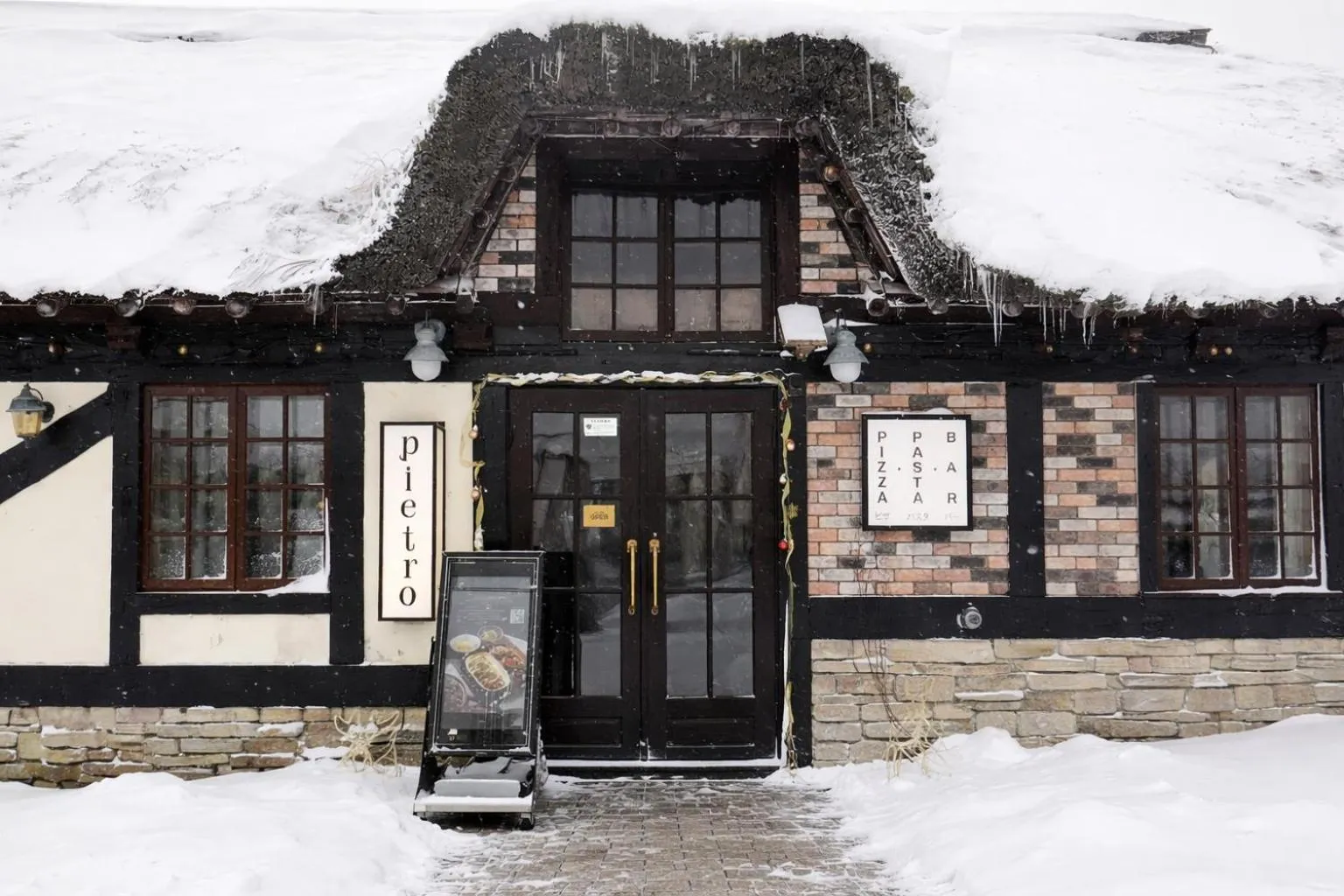 Restaurant/places to eat in Shakespeare Hotel