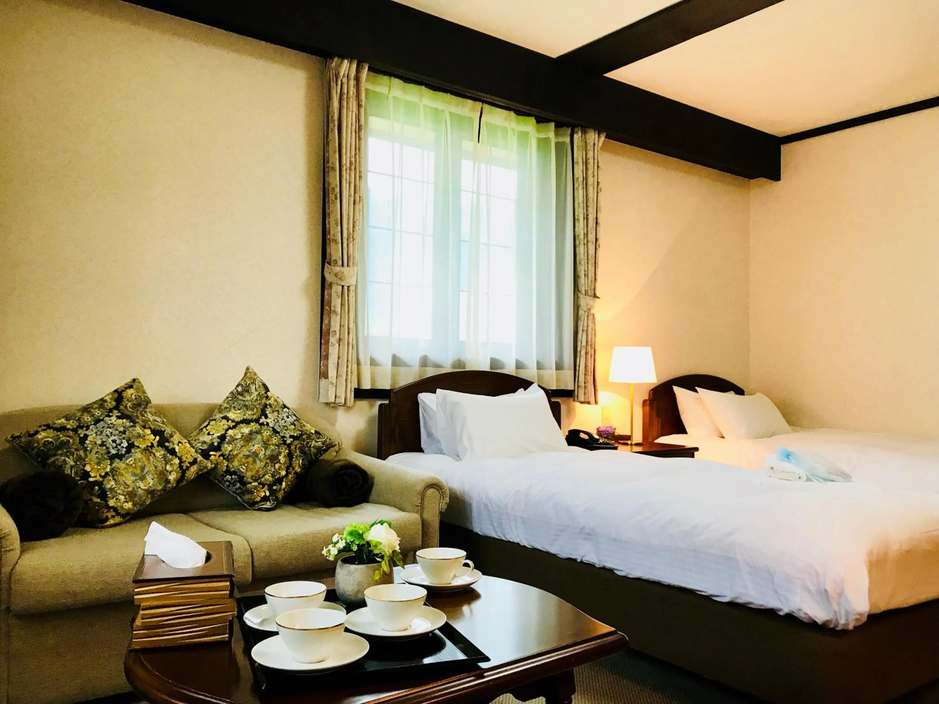 Photo of the whole room, Bed in Shakespeare Hotel