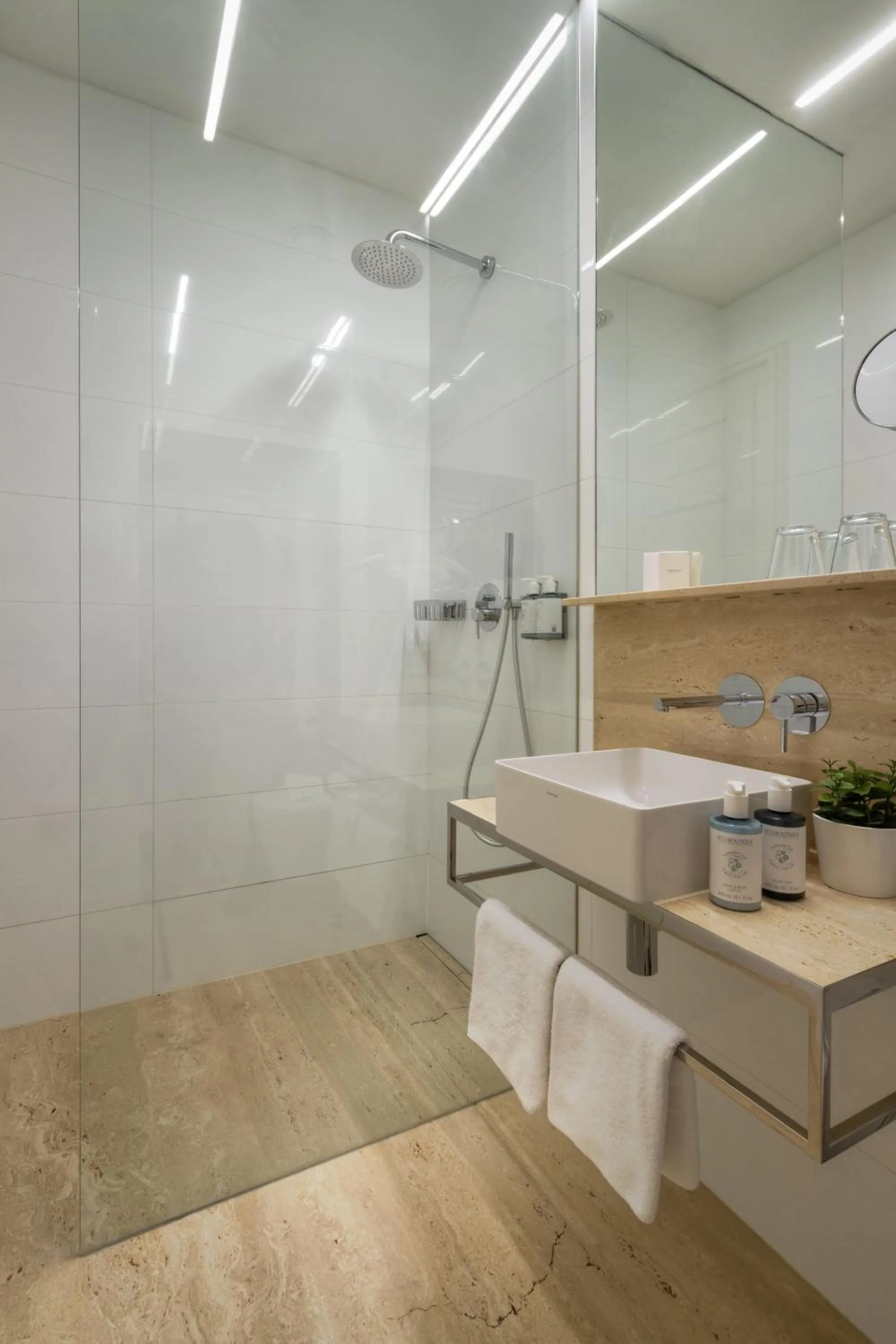 Bathroom in Golden Star