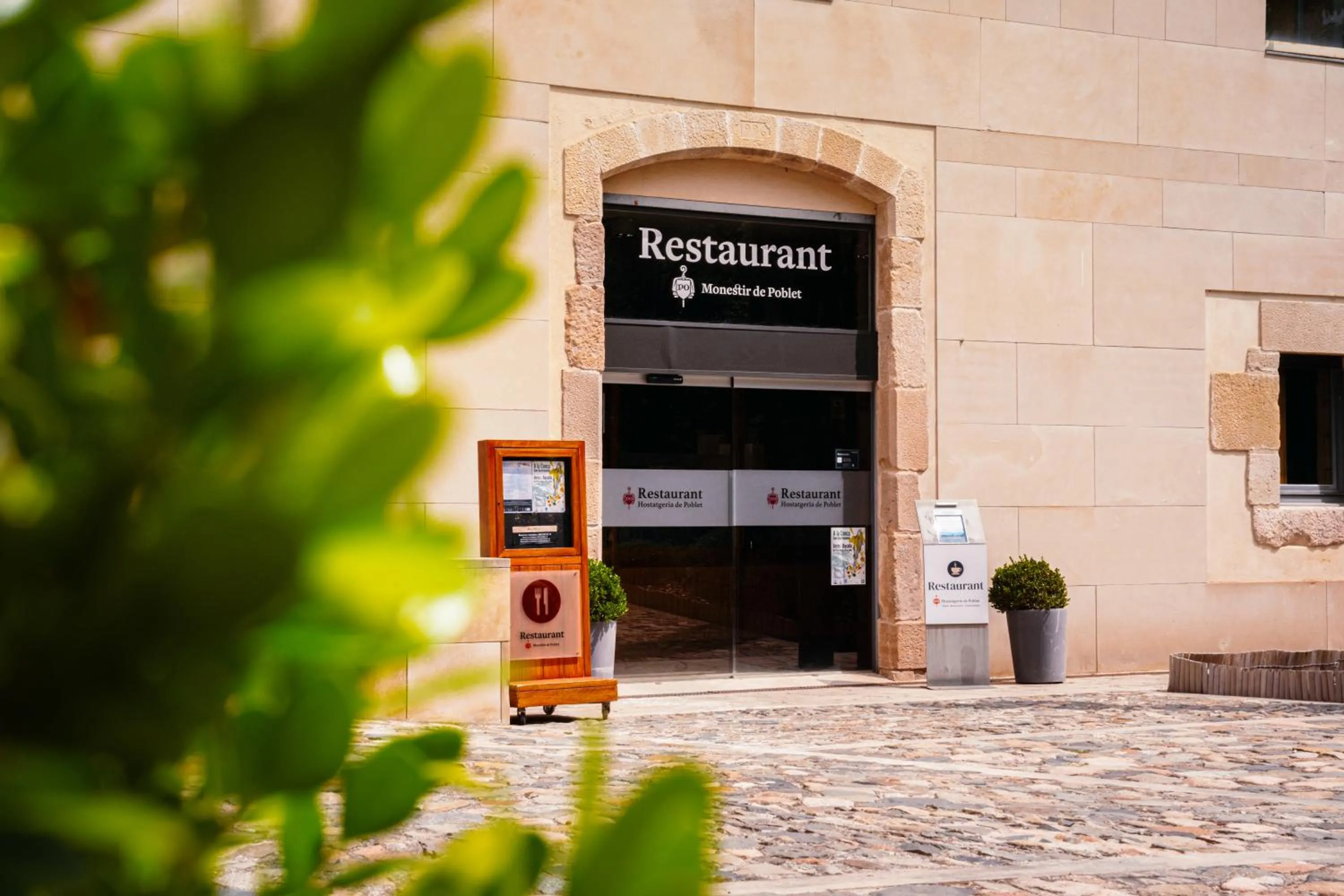 Restaurant/places to eat in Hostatgeria de Poblet