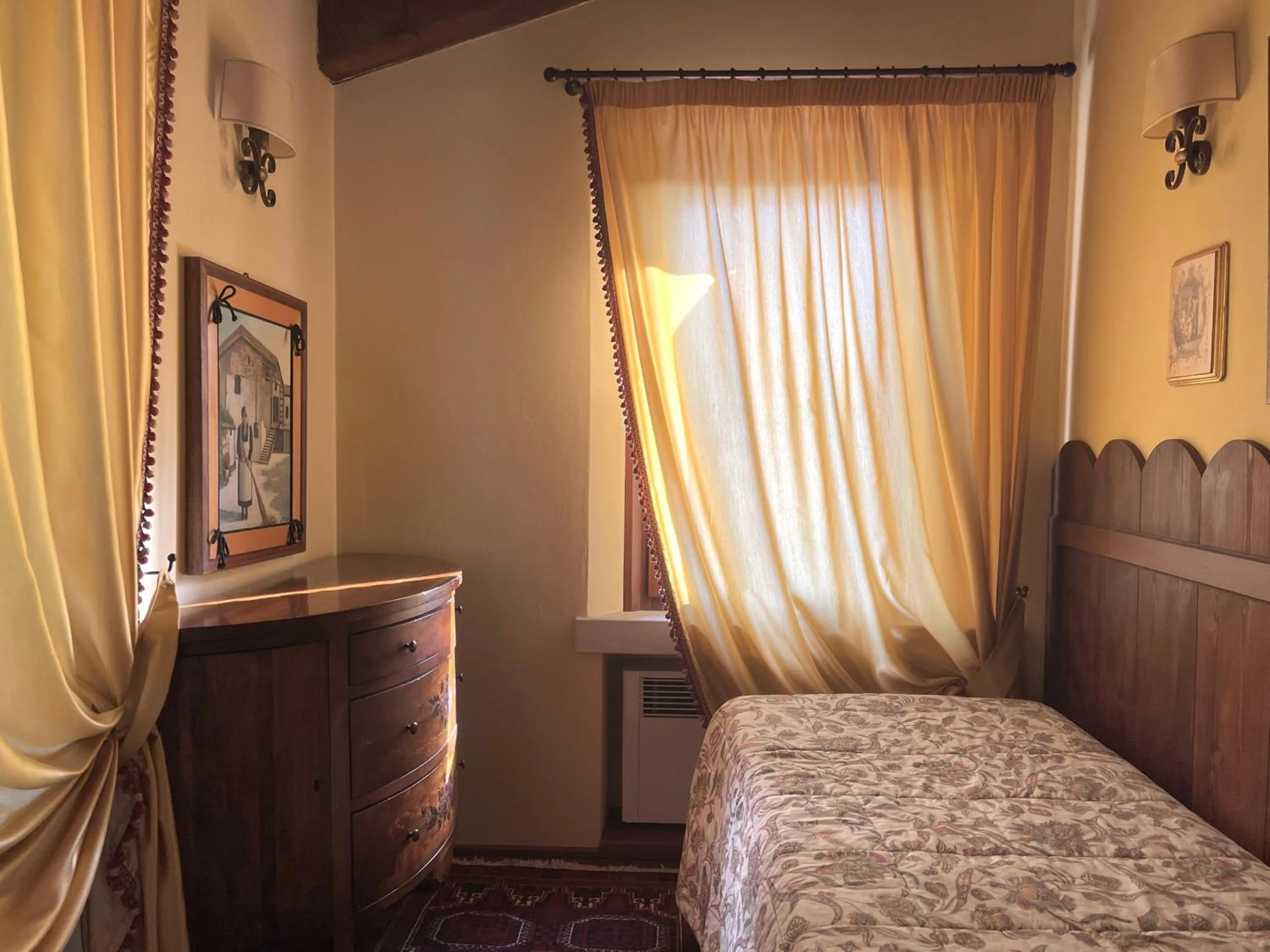 Decorative detail, Bed in B&B Casa Camilla