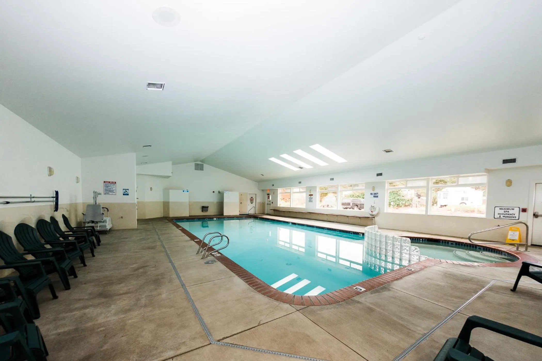 Swimming pool in Hart’s Camp Airstream Hotel & RV Park