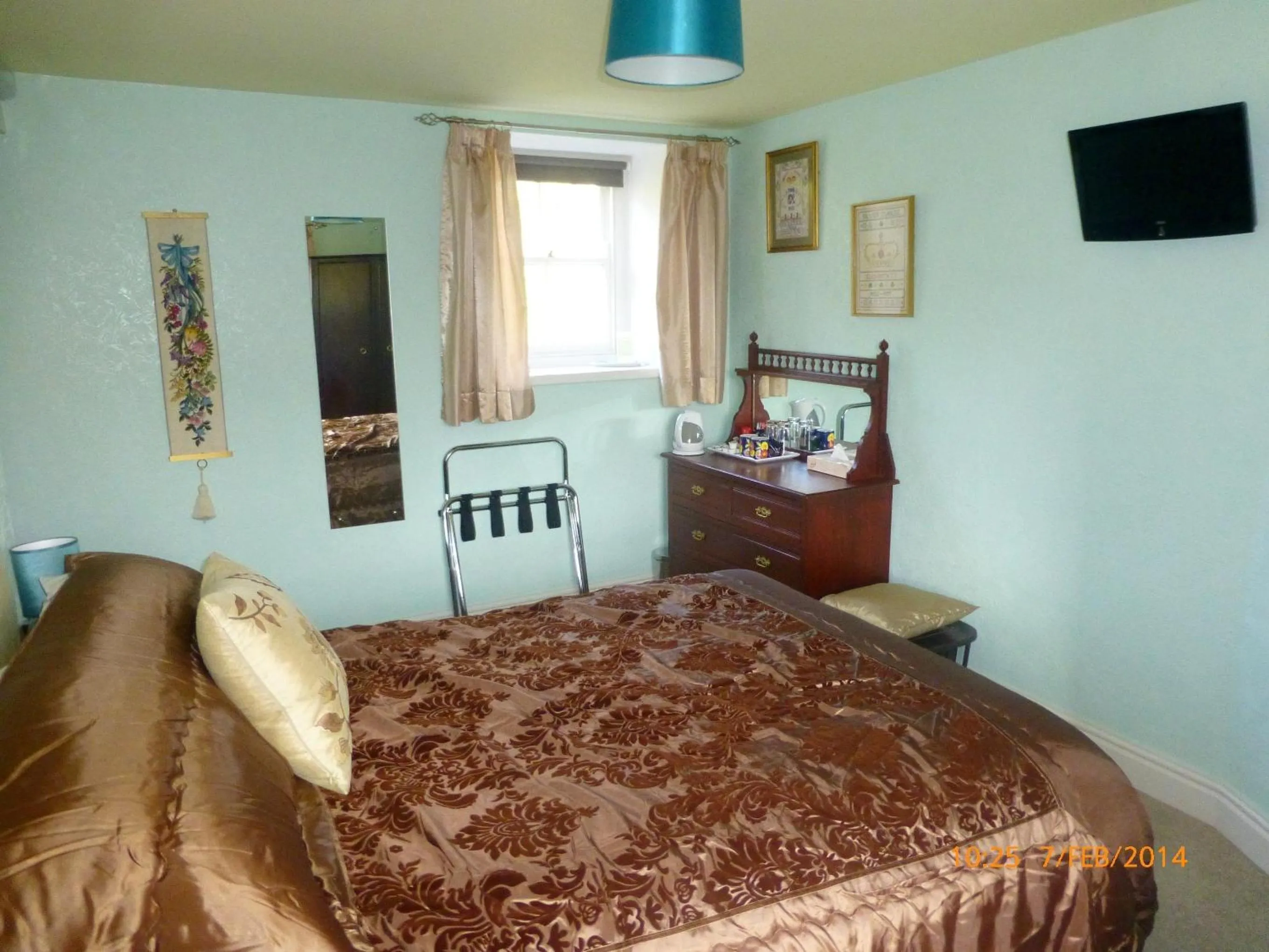 Bedroom, Bed in Hazels Roost B&B