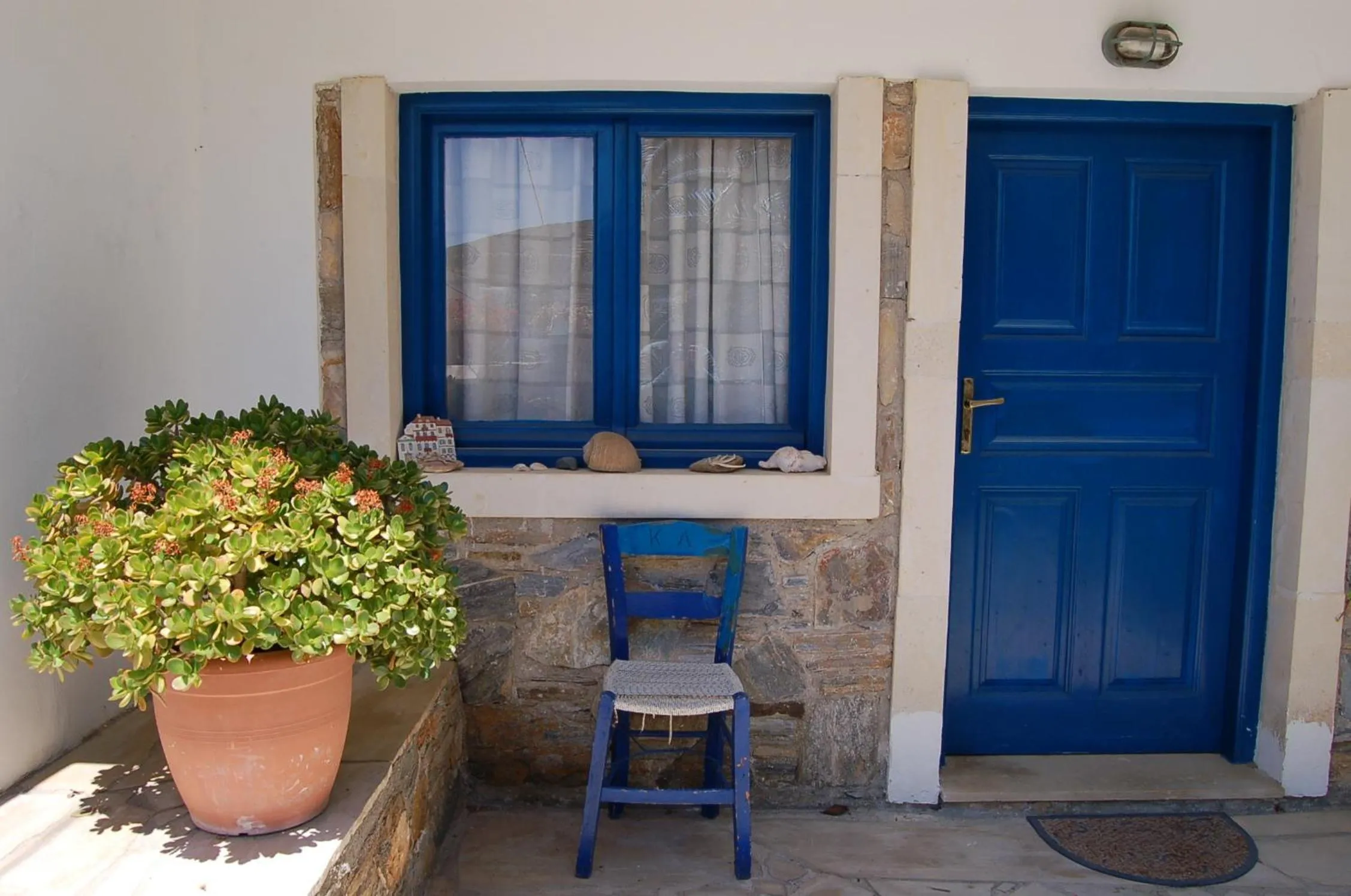 Communal lounge/ TV room in Patras Apartments