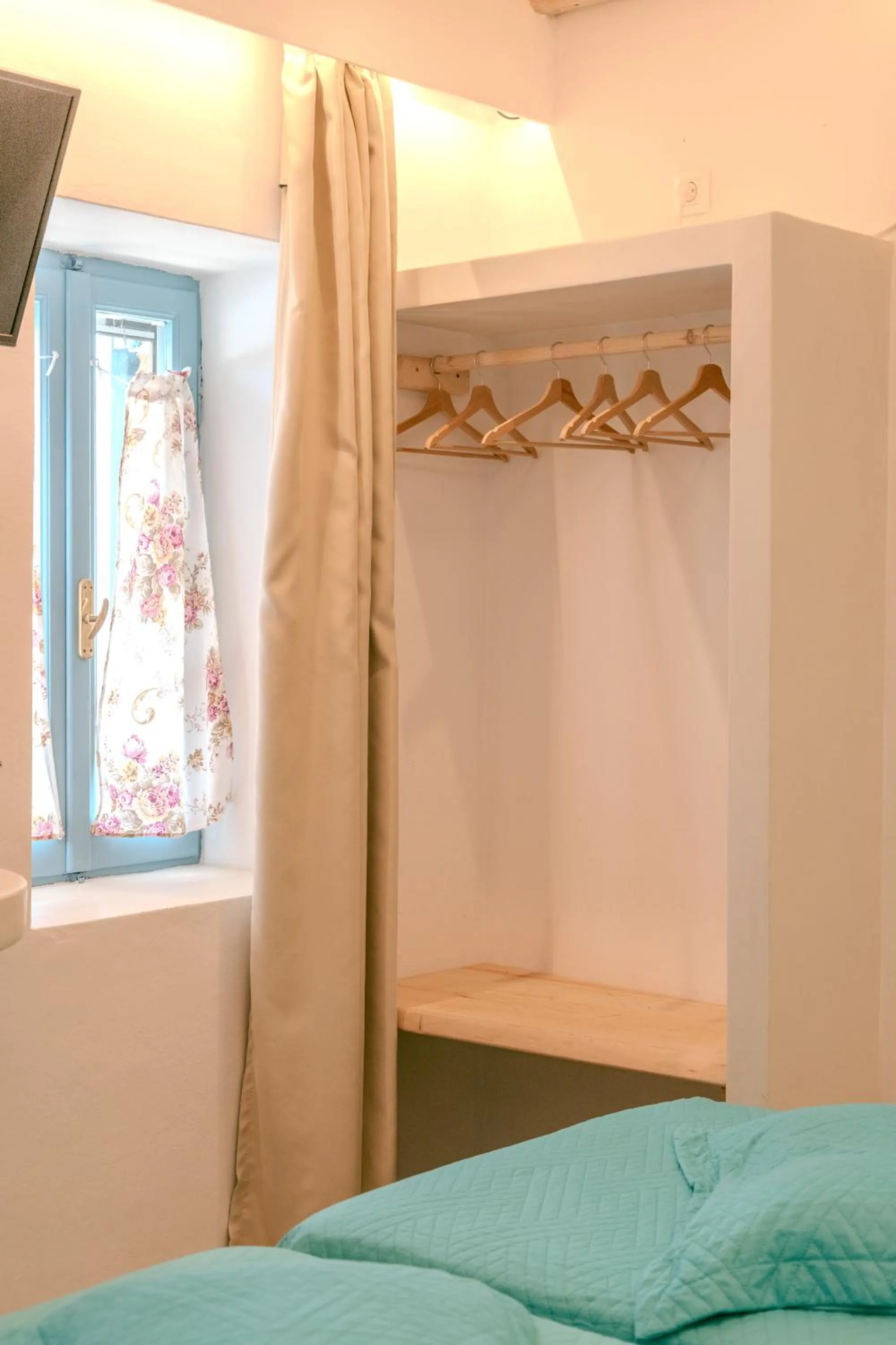 wardrobe, Bed in Patras Apartments