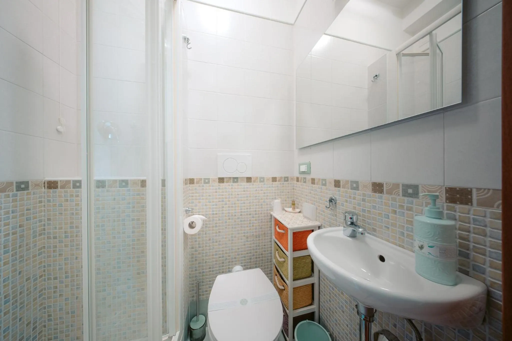 Shower in Inn Rome B&B