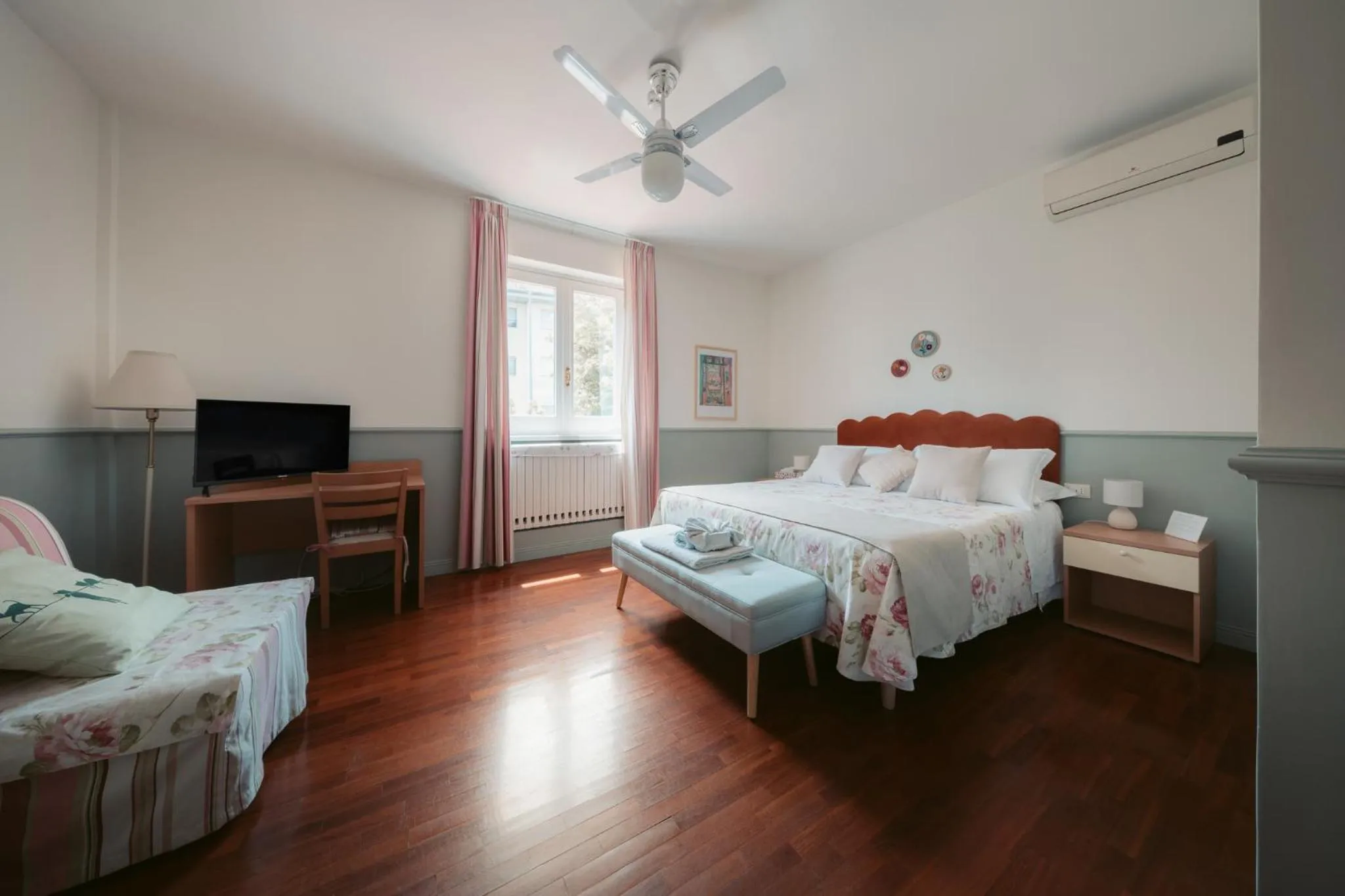 Bedroom, Bed in Inn Rome B&B