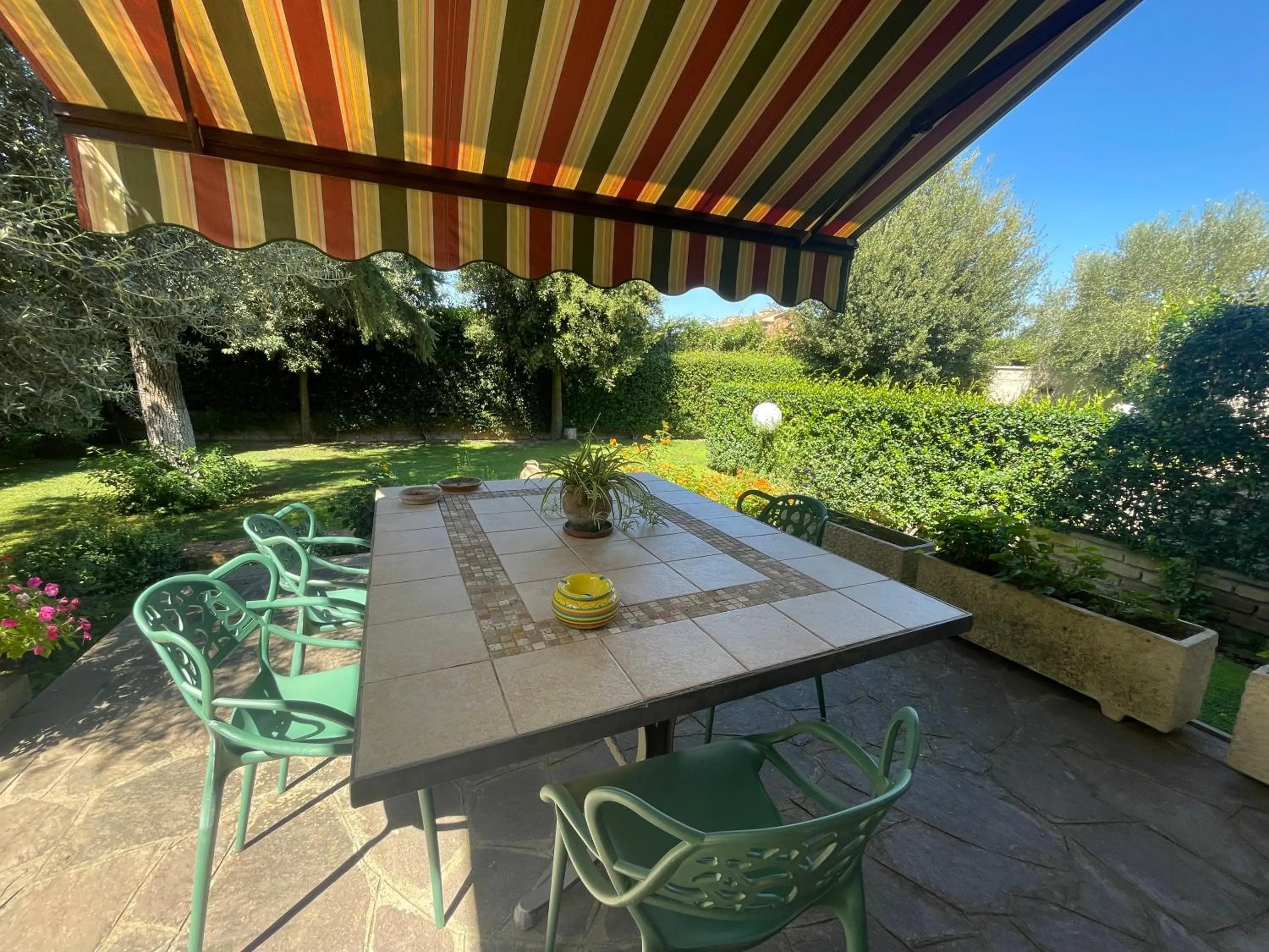 Patio in Inn Rome B&B