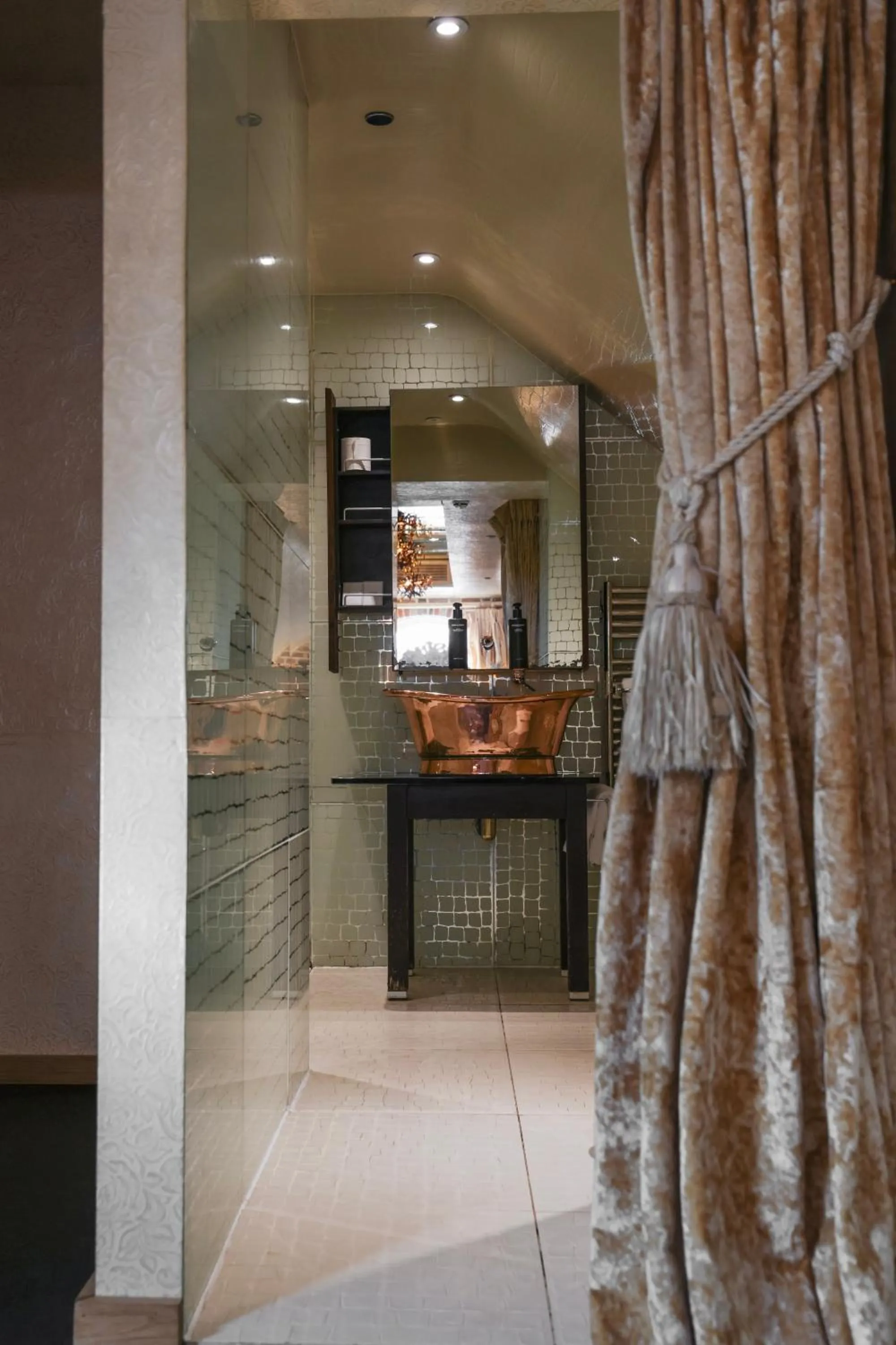 Bathroom in Crazy Bear Beaconsfield