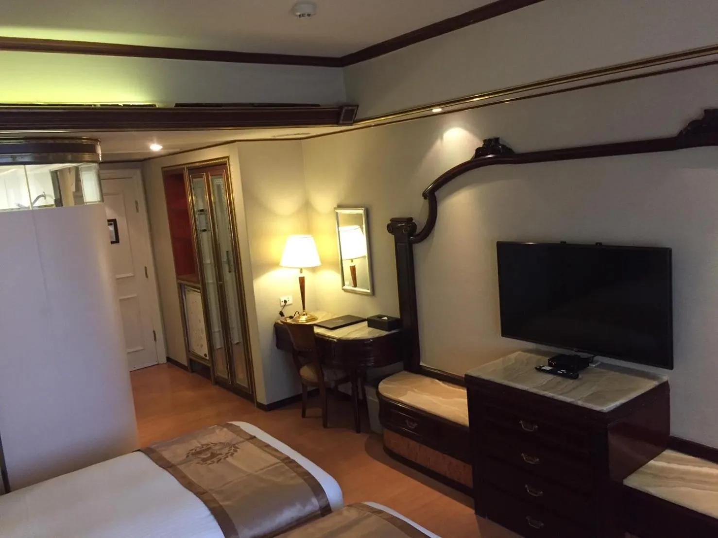 Photo of the whole room, Bed in Charming City Songshan Hotel