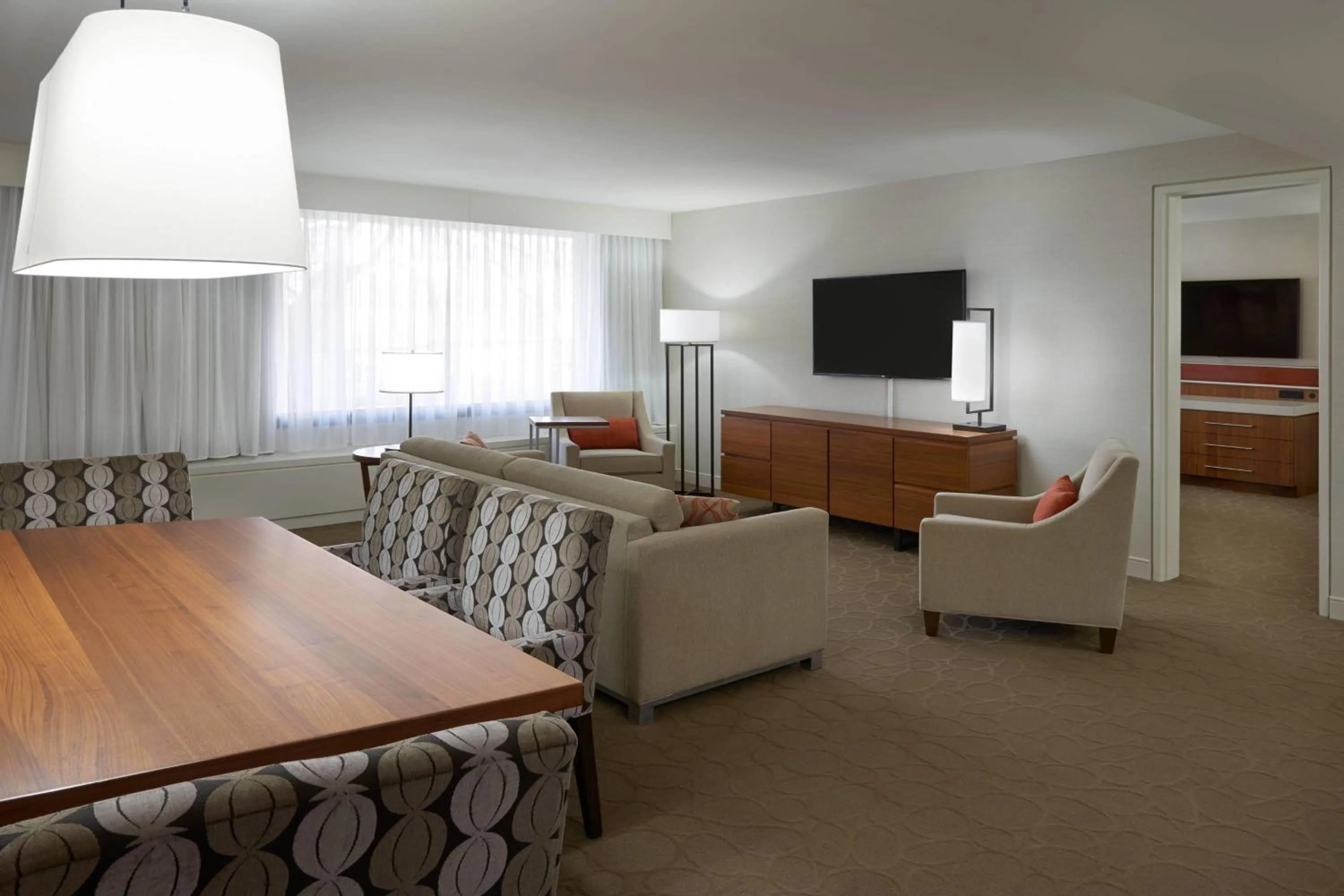 Living room in Delta Hotels by Marriott Toronto Airport & Conference Centre