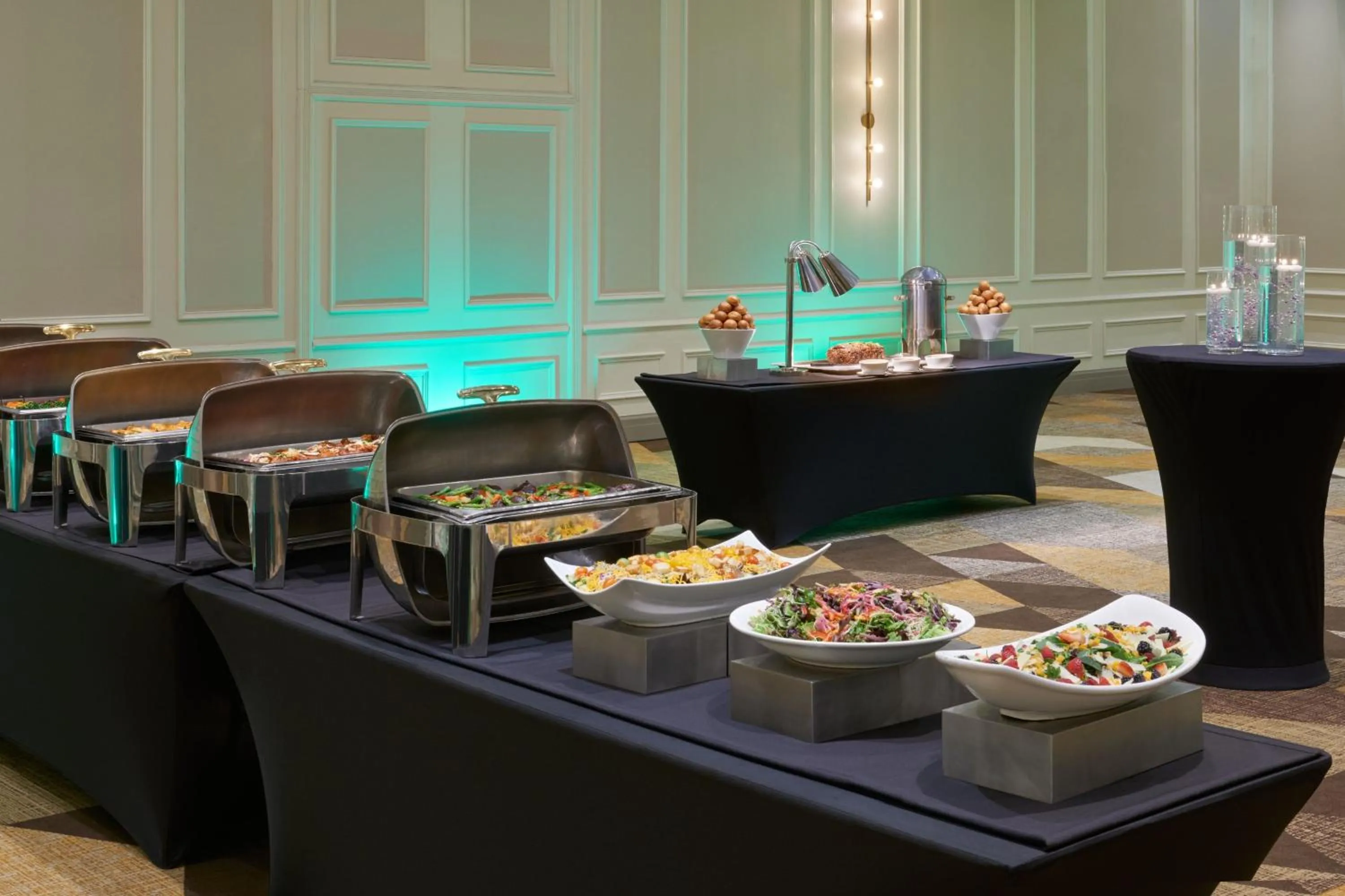 Meeting/conference room in Delta Hotels by Marriott Toronto Airport & Conference Centre