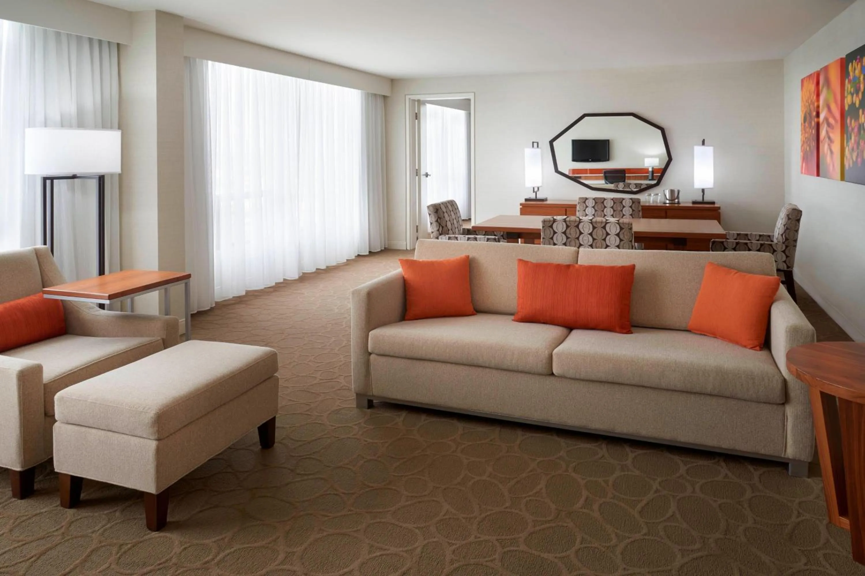Living room in Delta Hotels by Marriott Toronto Airport & Conference Centre