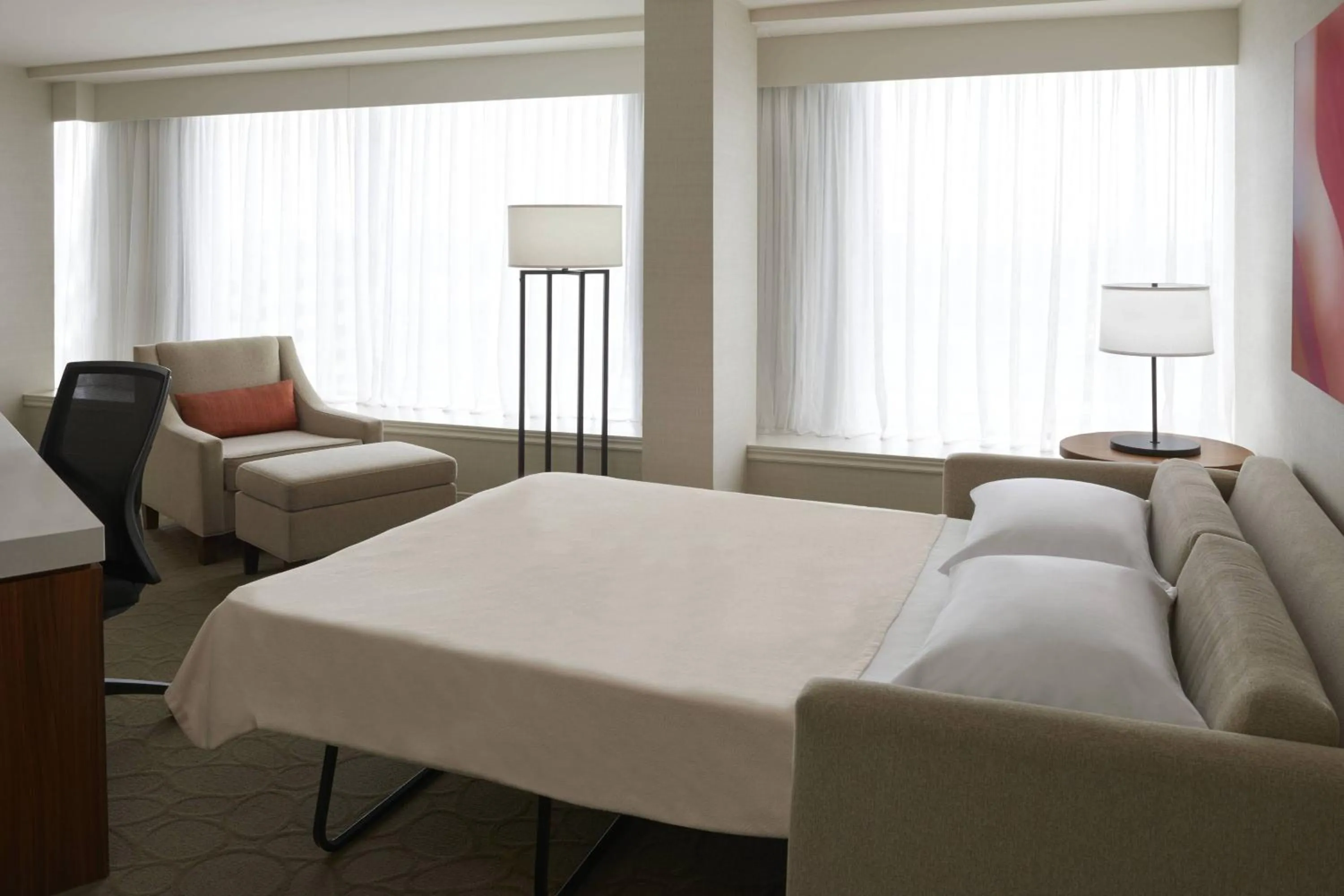 Bedroom, Bed in Delta Hotels by Marriott Toronto Airport & Conference Centre