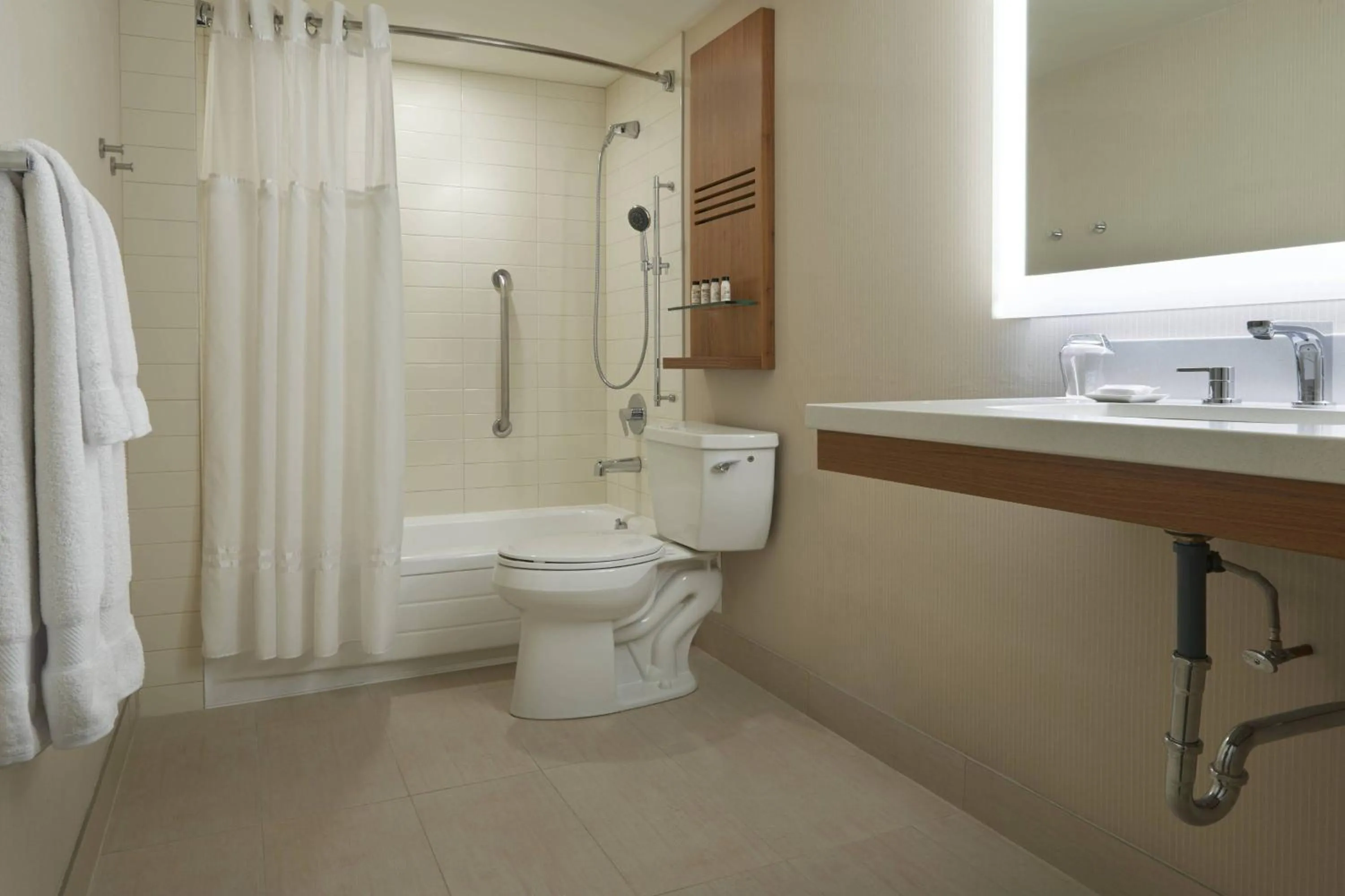Bathroom in Delta Hotels by Marriott Toronto Airport & Conference Centre
