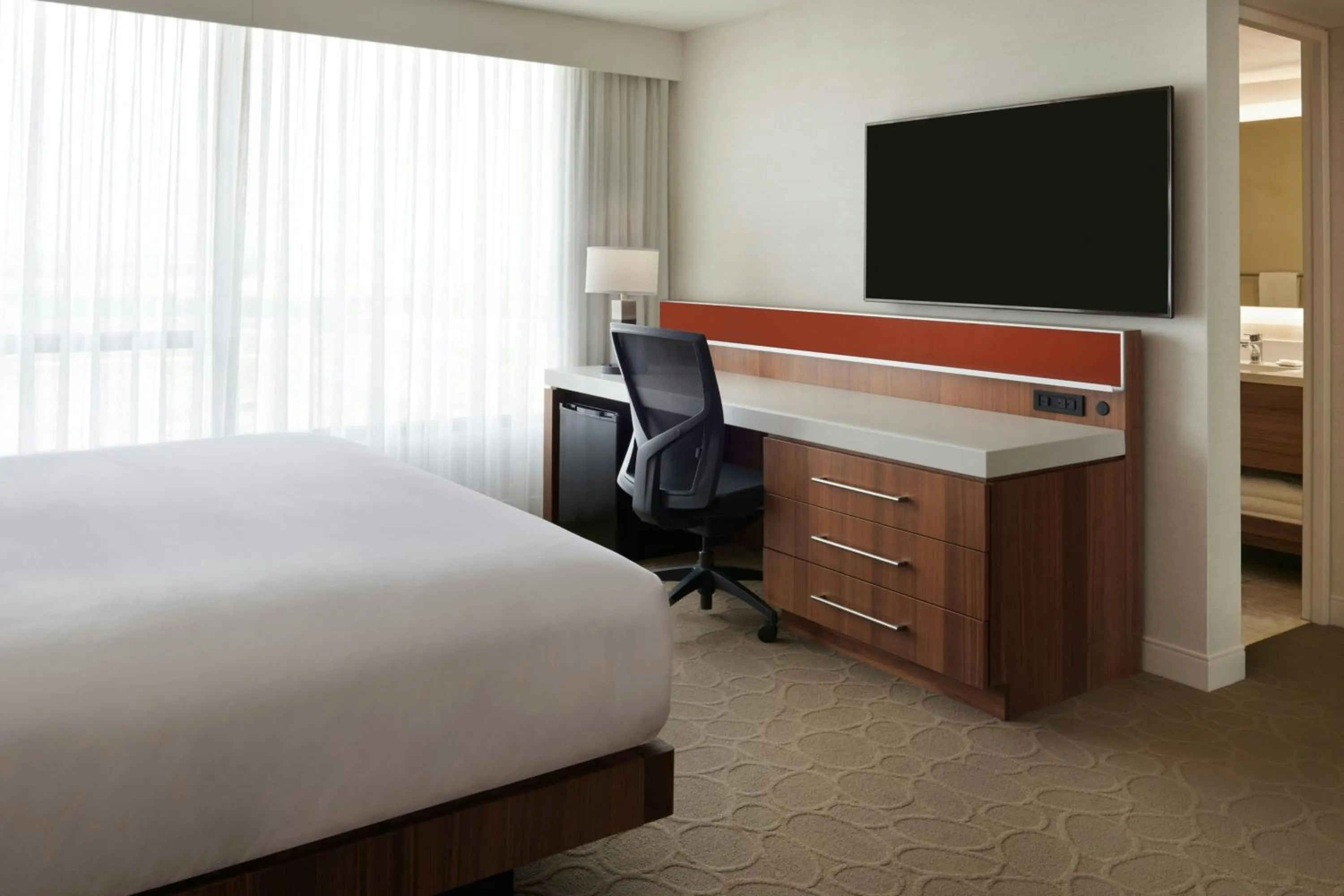 Photo of the whole room, Bed in Delta Hotels by Marriott Toronto Airport & Conference Centre