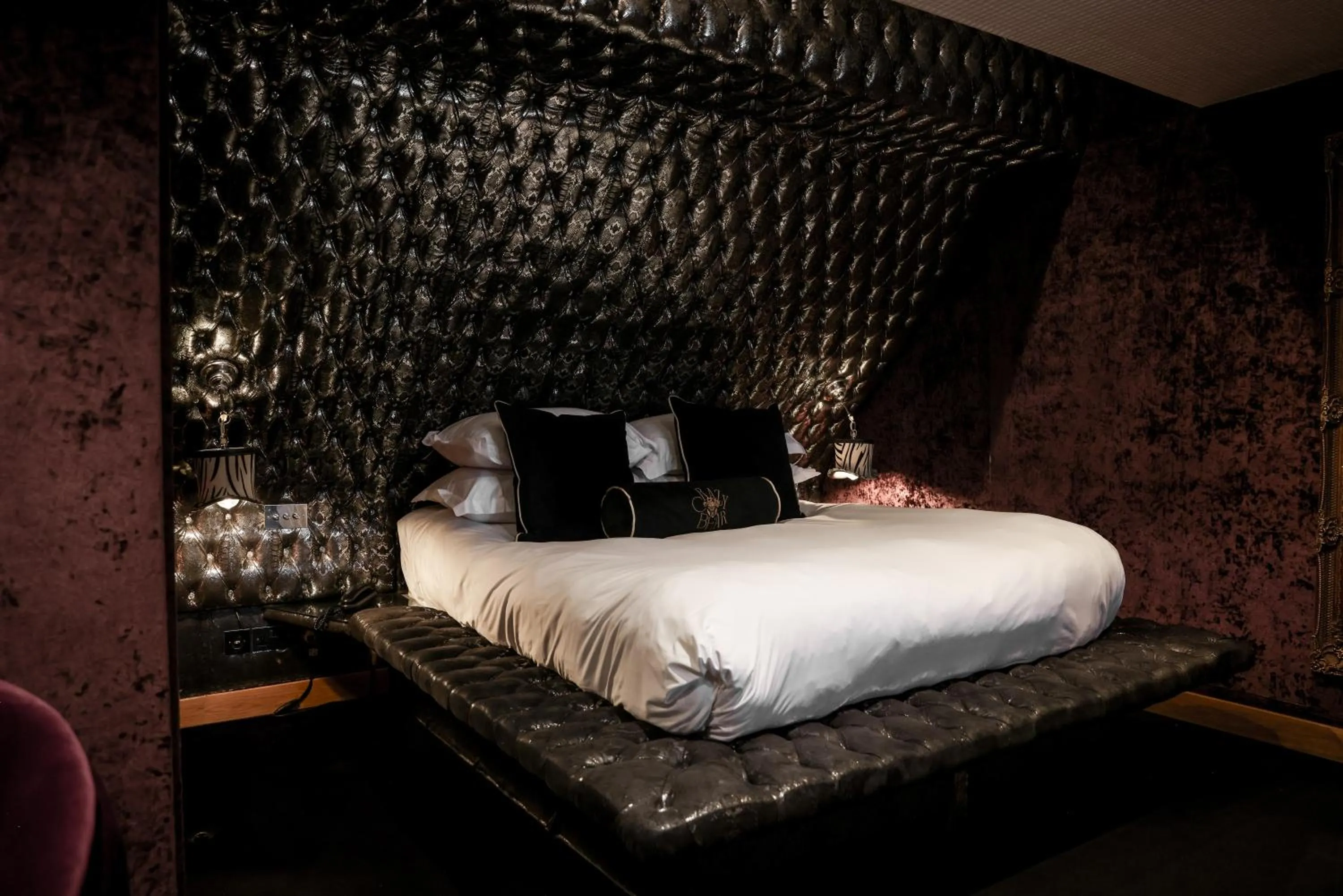 Bed in Crazy Bear Stadhampton