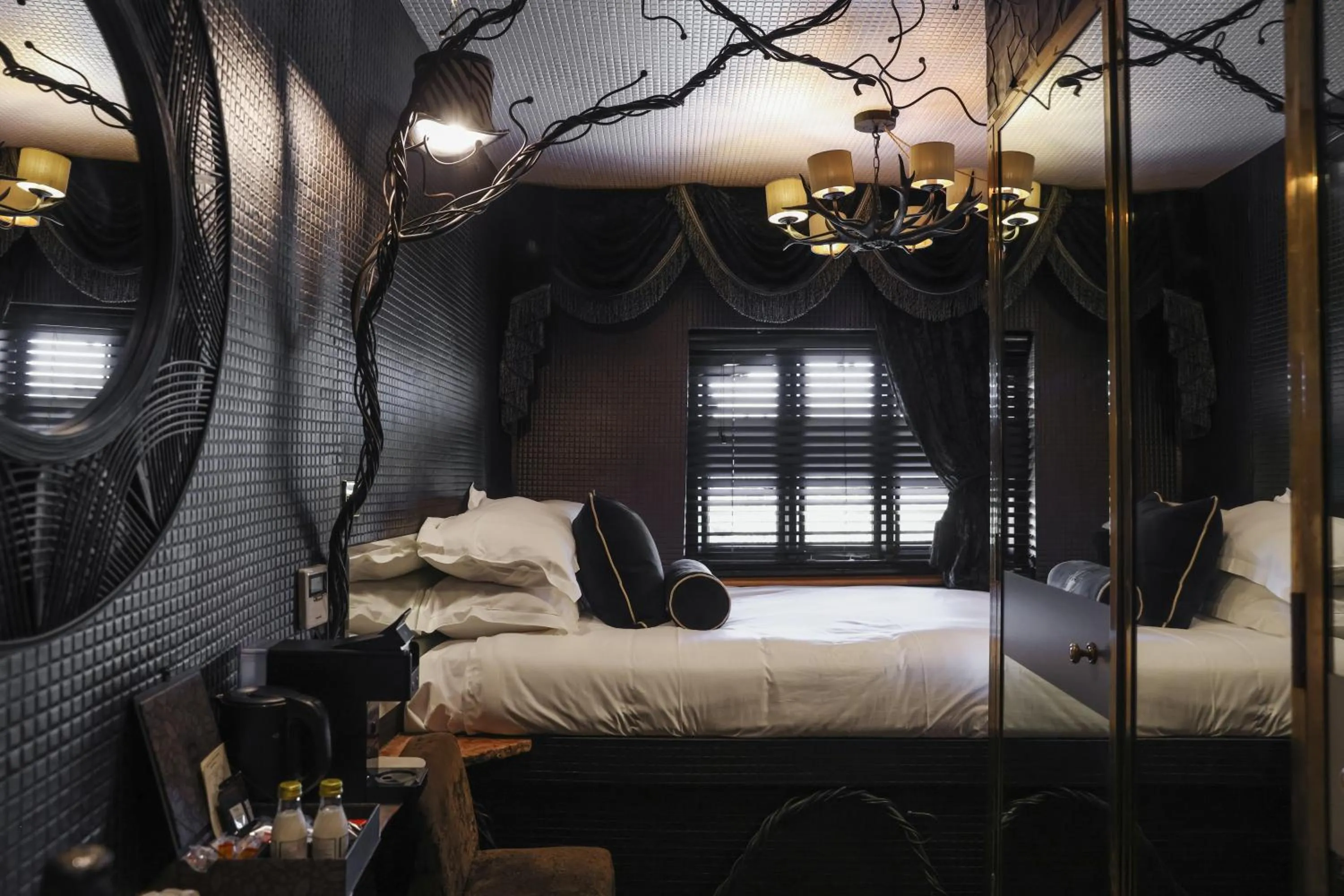 Bed in Crazy Bear Stadhampton