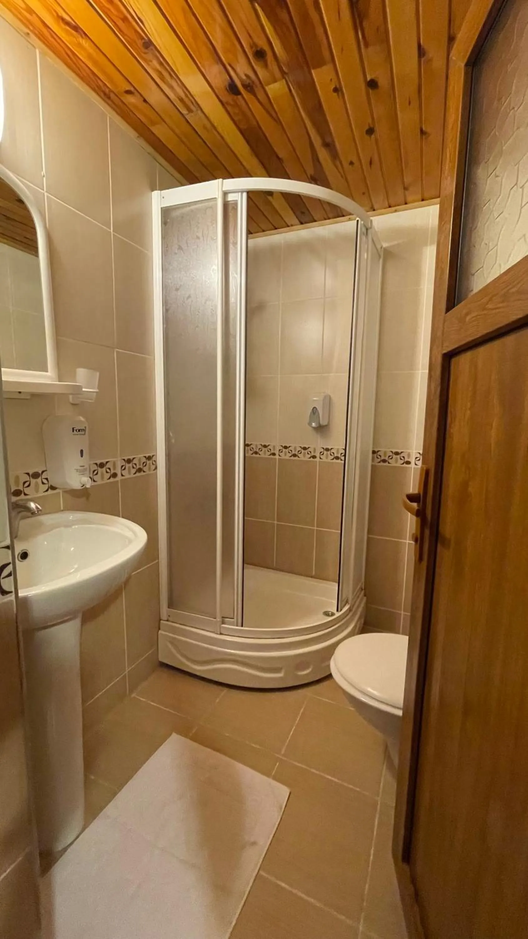 Shower in Ozkan Otel