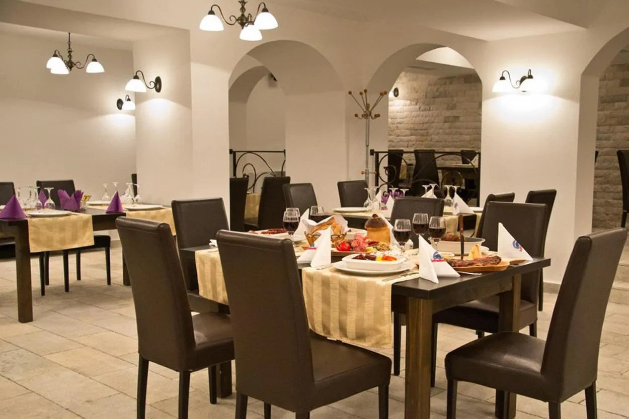 Restaurant/places to eat in Hanul Domnesc
