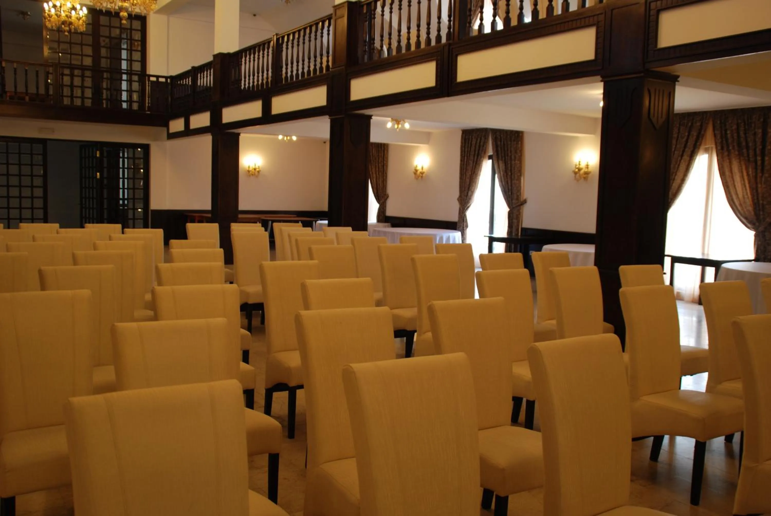 Business facilities in Hanul Domnesc