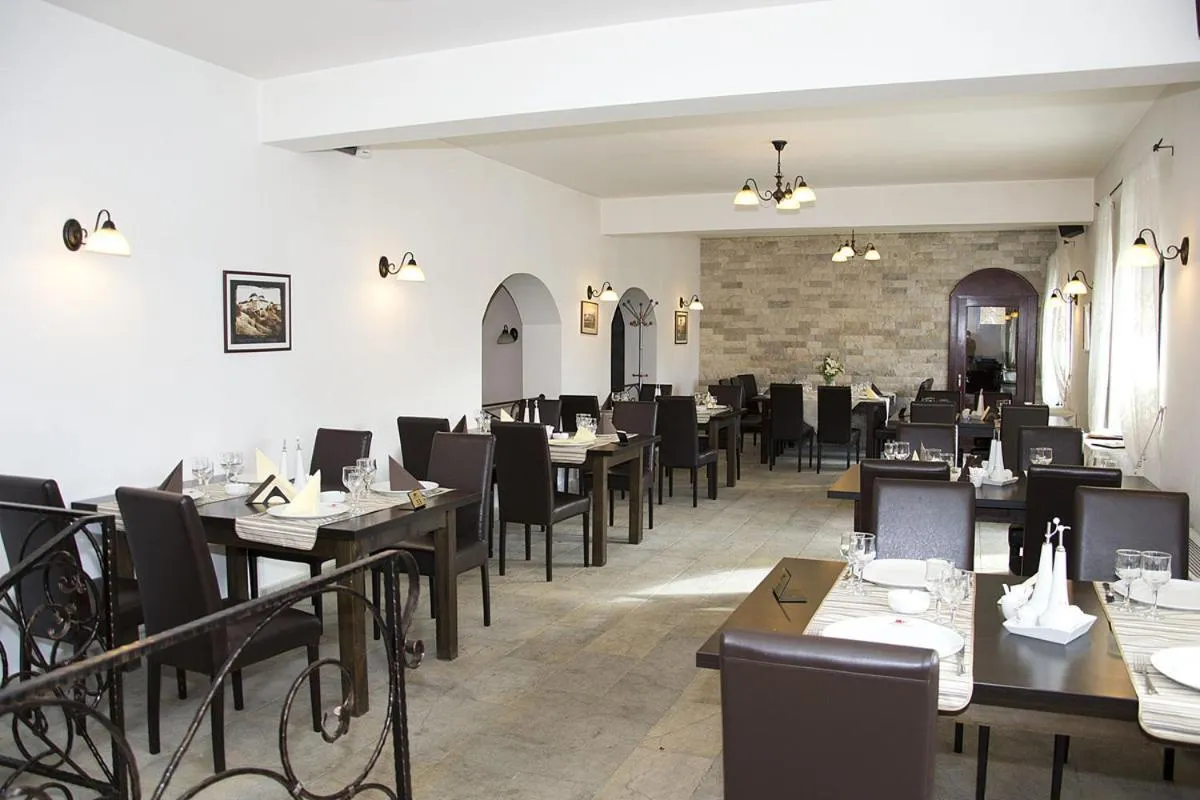 Restaurant/places to eat in Hanul Domnesc