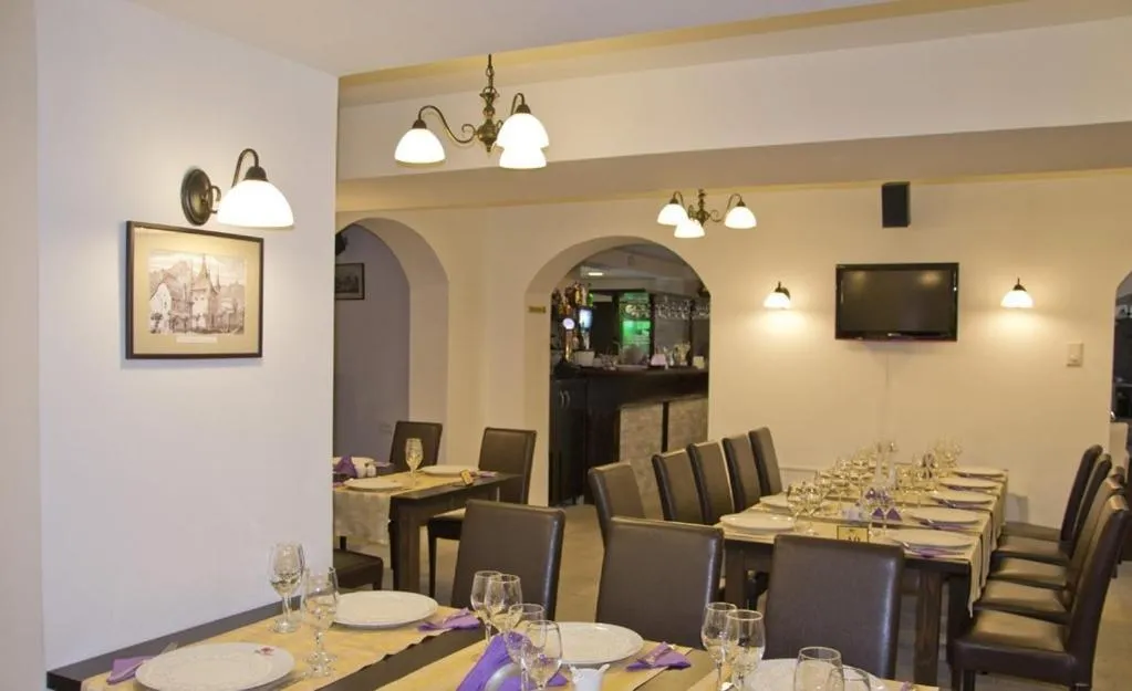 Restaurant/places to eat in Hanul Domnesc