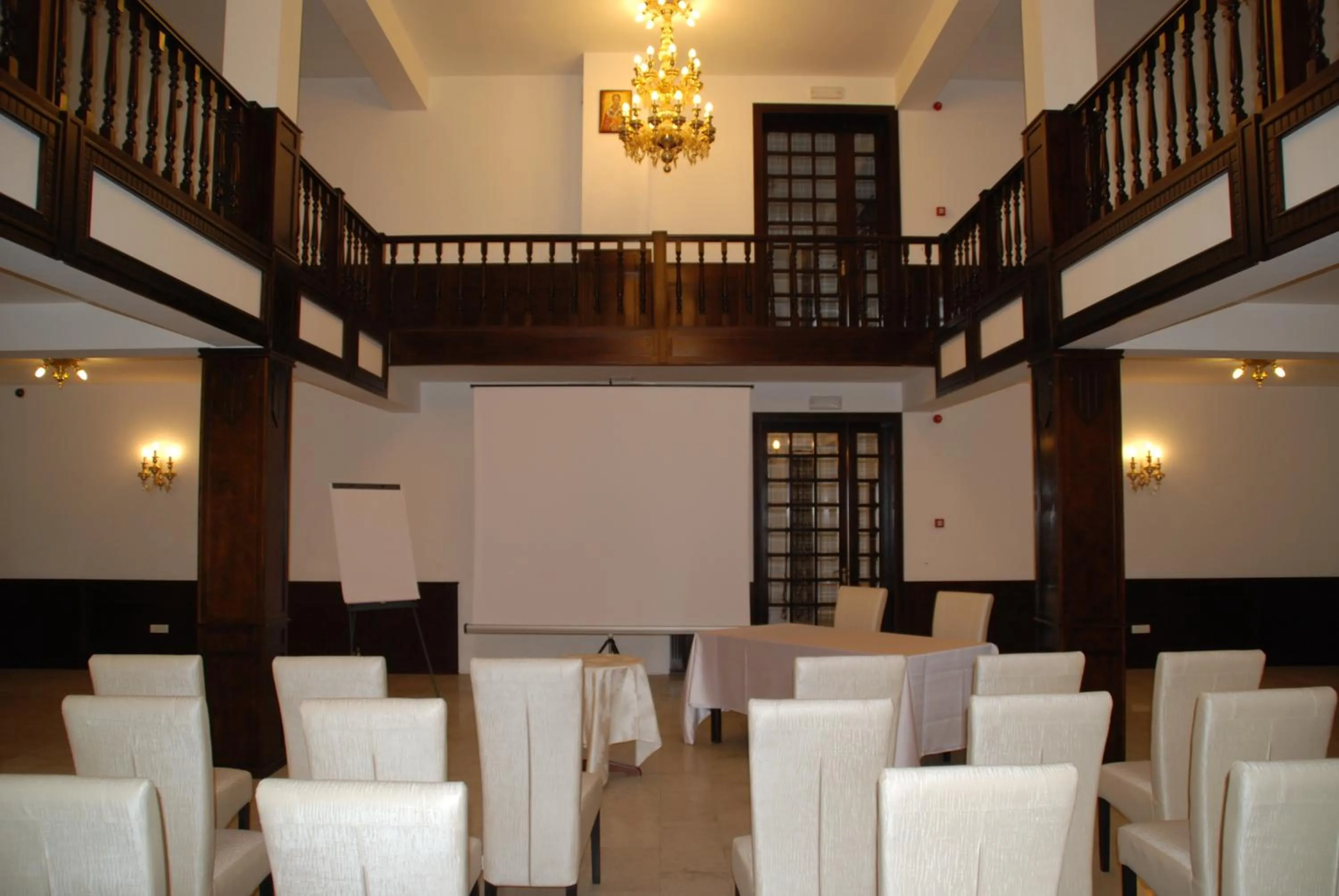 Business facilities in Hanul Domnesc