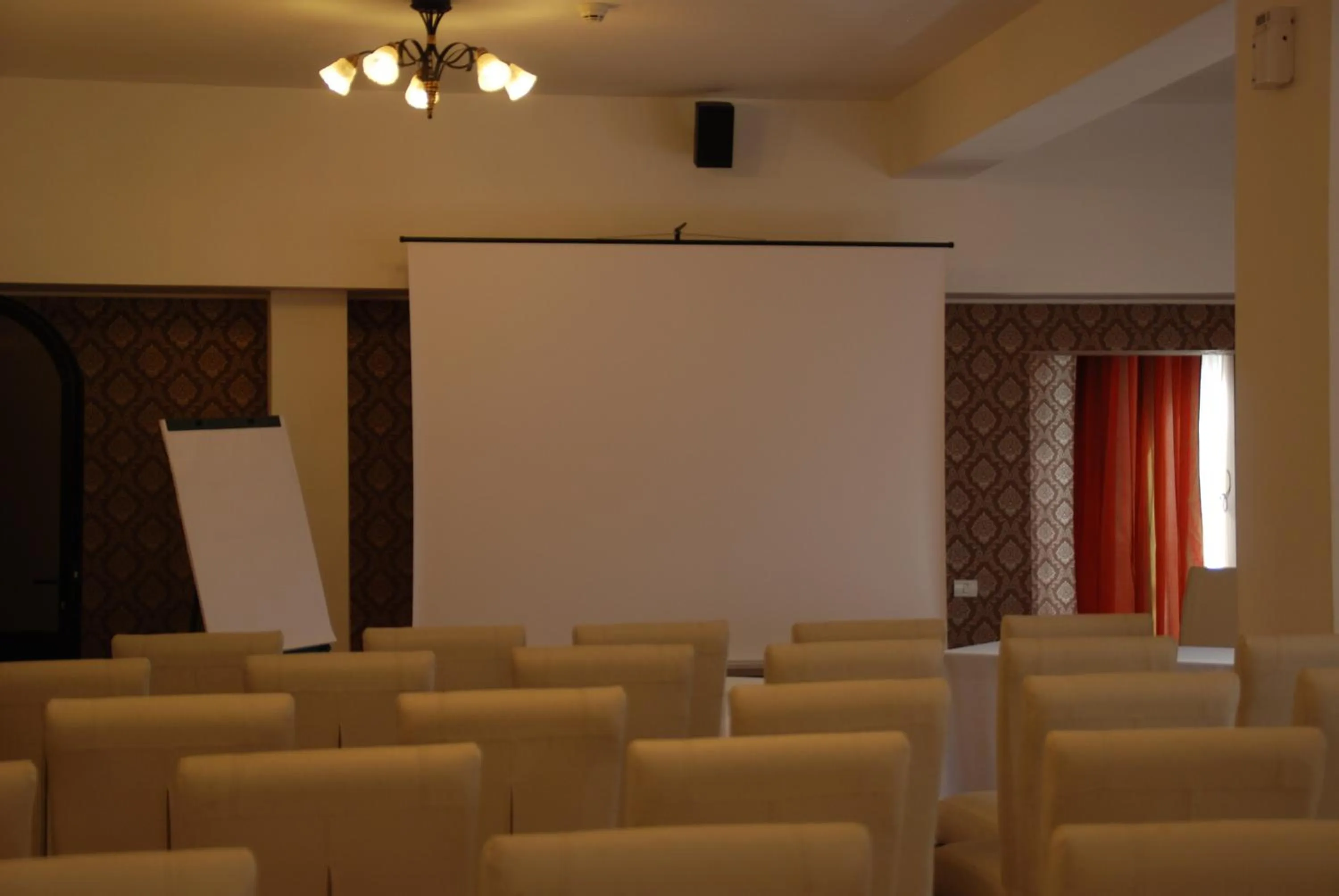 Business facilities in Hanul Domnesc