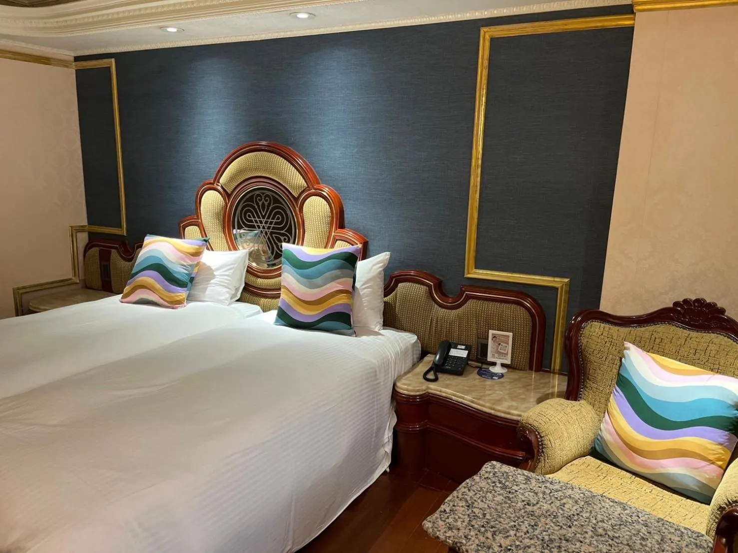 Bedroom, Bed in Happiness Hotel