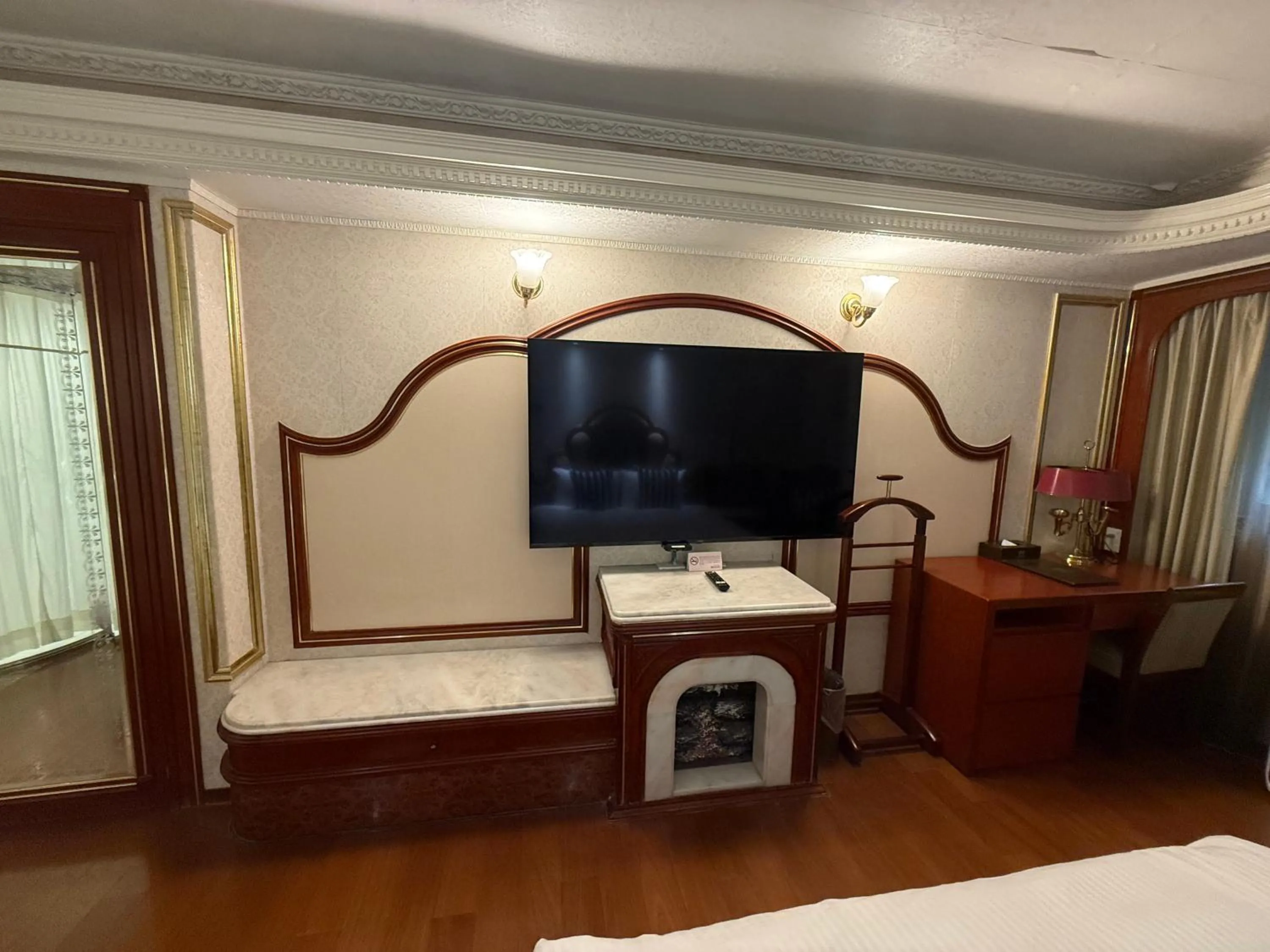 TV and multimedia, Bed in Happiness Hotel