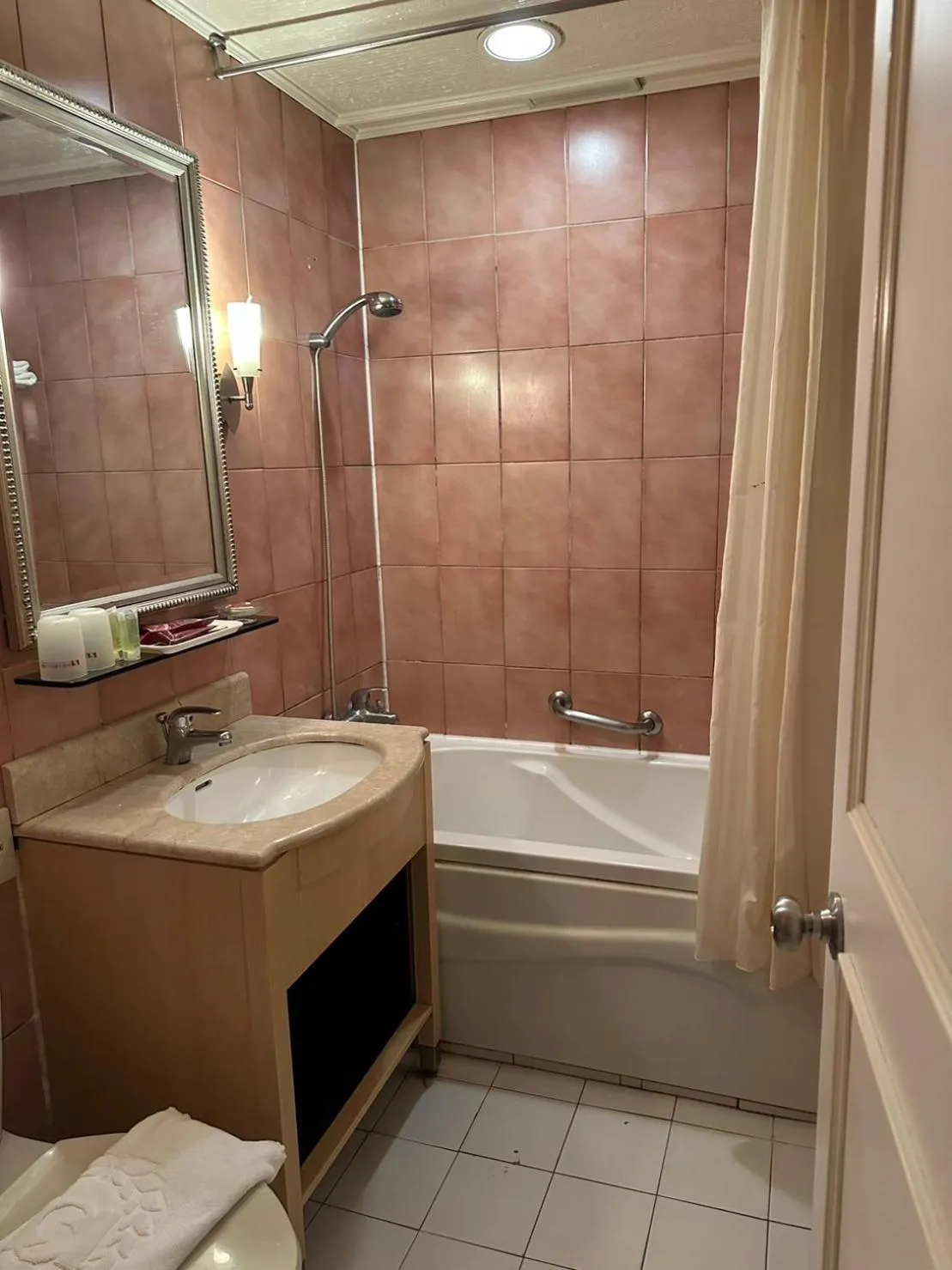 Property building in Erin Hotel