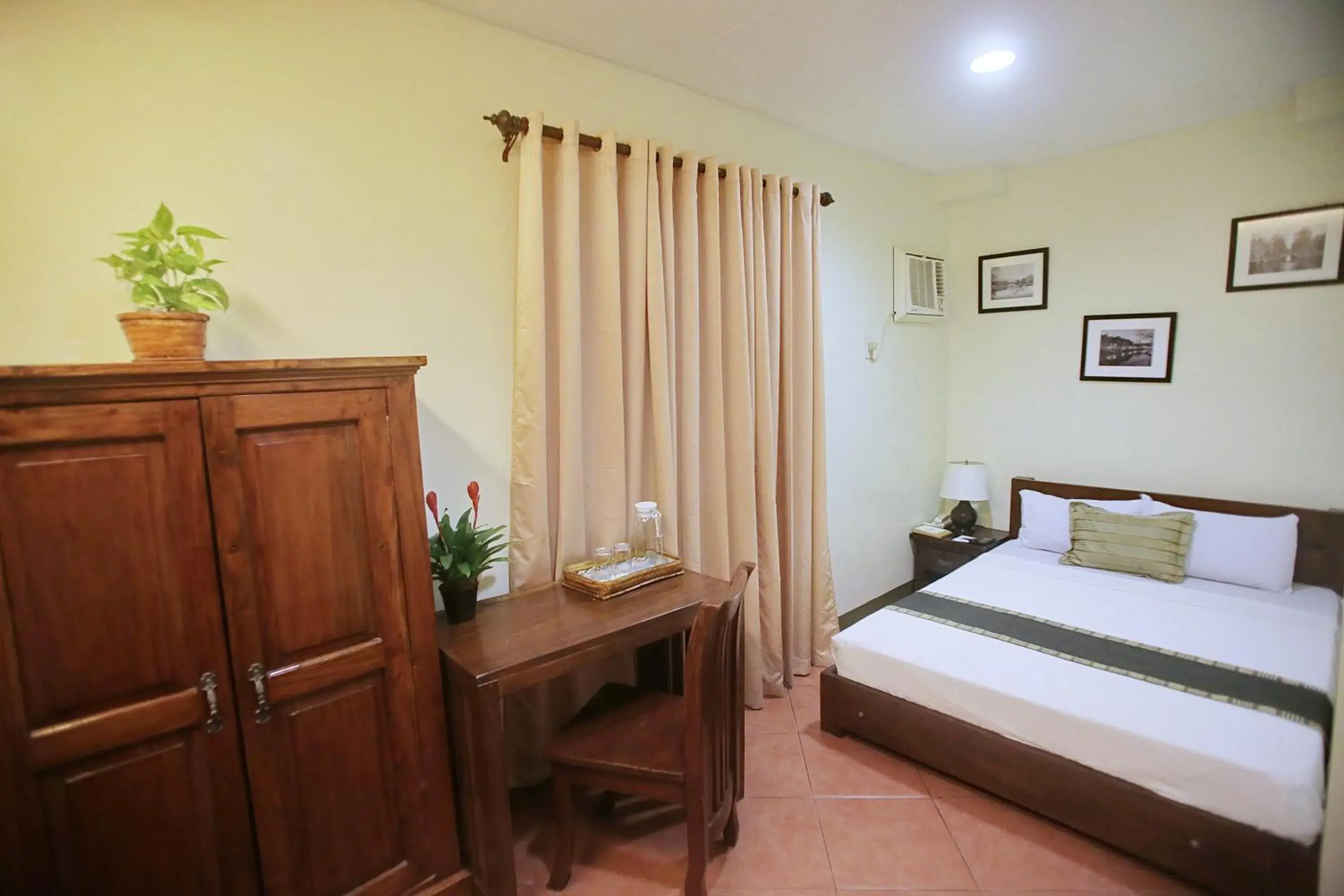 Deluxe Double Room (2 Adults + 1 Child) in Villa Elita Deluxe Double Room (2 Adults + 1 Child) in Villa Elita