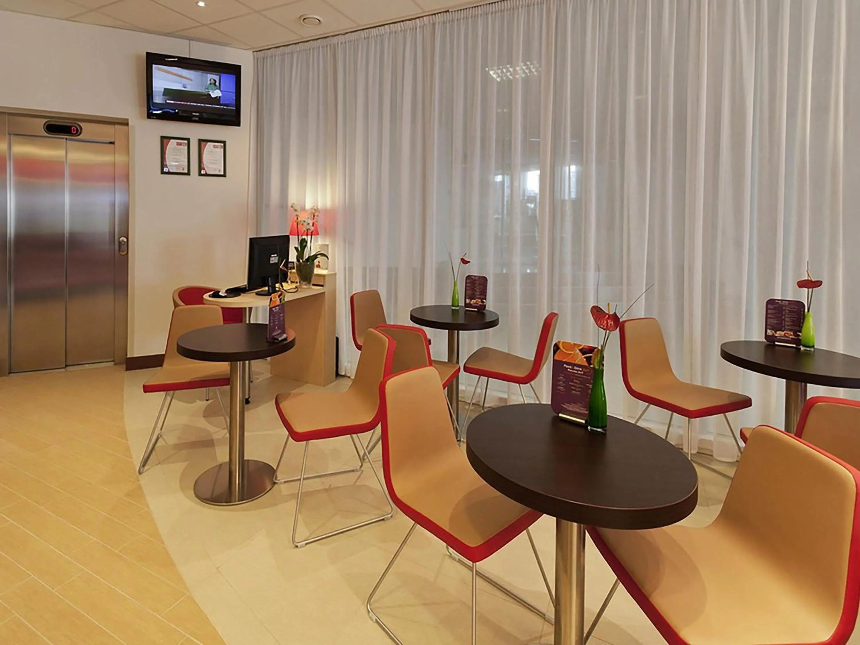 Lounge or bar in Ibis Bratislava Centrum