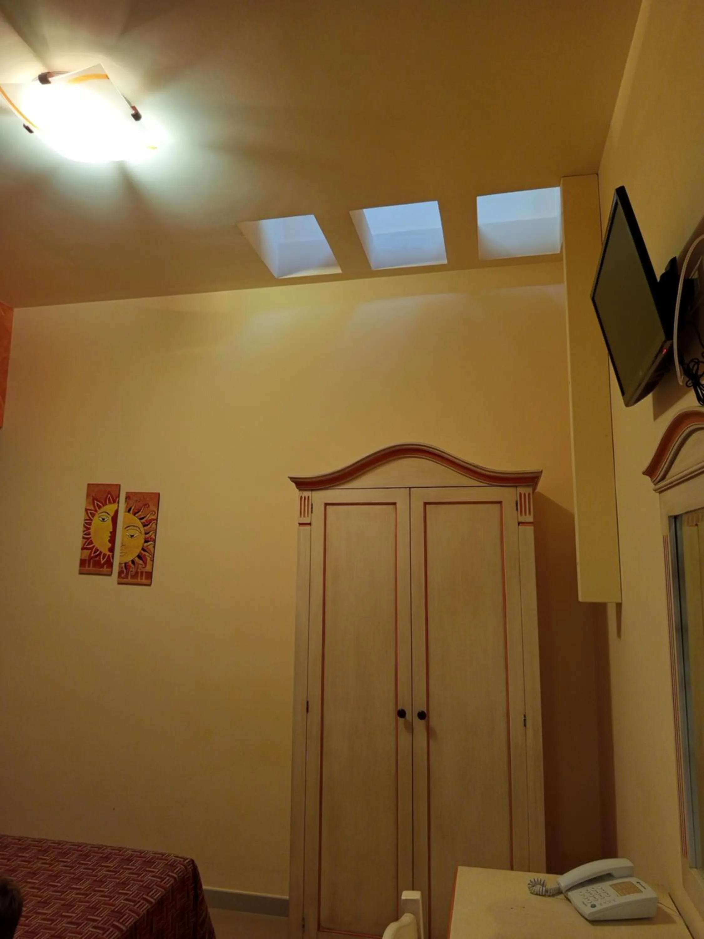 wardrobe in Amaryllis Hotel