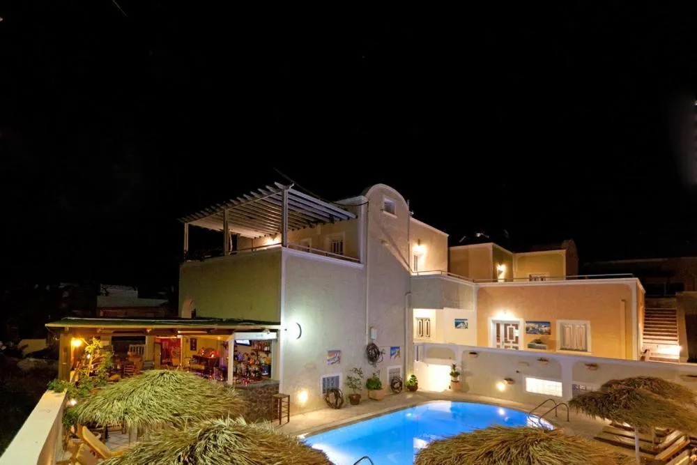 Swimming pool in Sellada Apartments