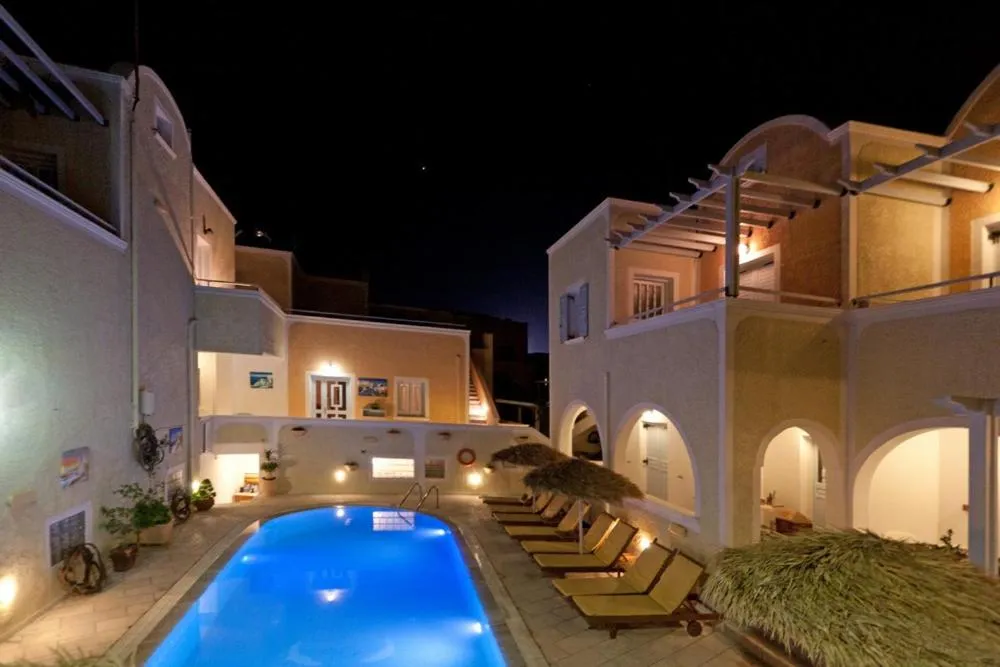 Swimming pool in Sellada Apartments