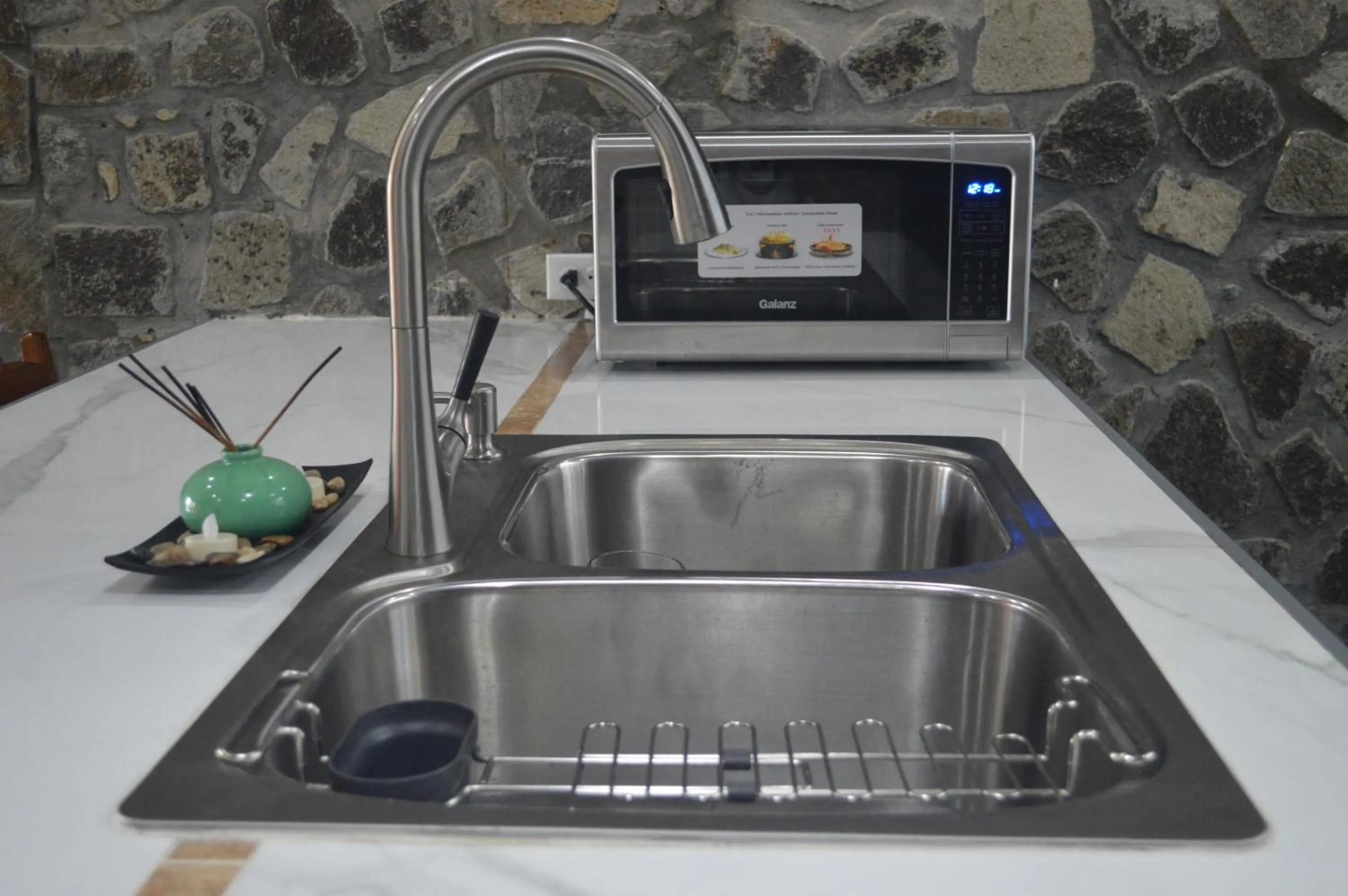 Kitchen or kitchenette in Stonetrail