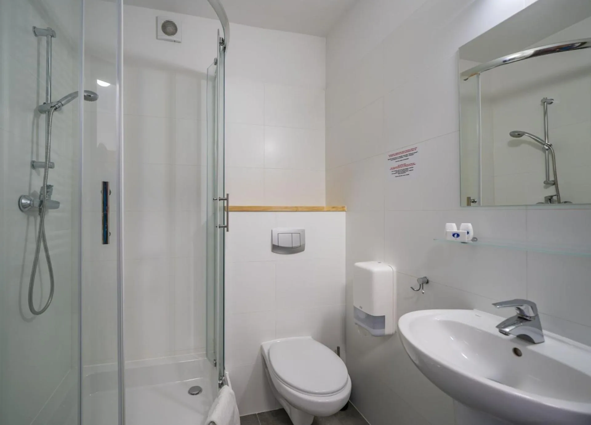 Shower in Maximus Spa