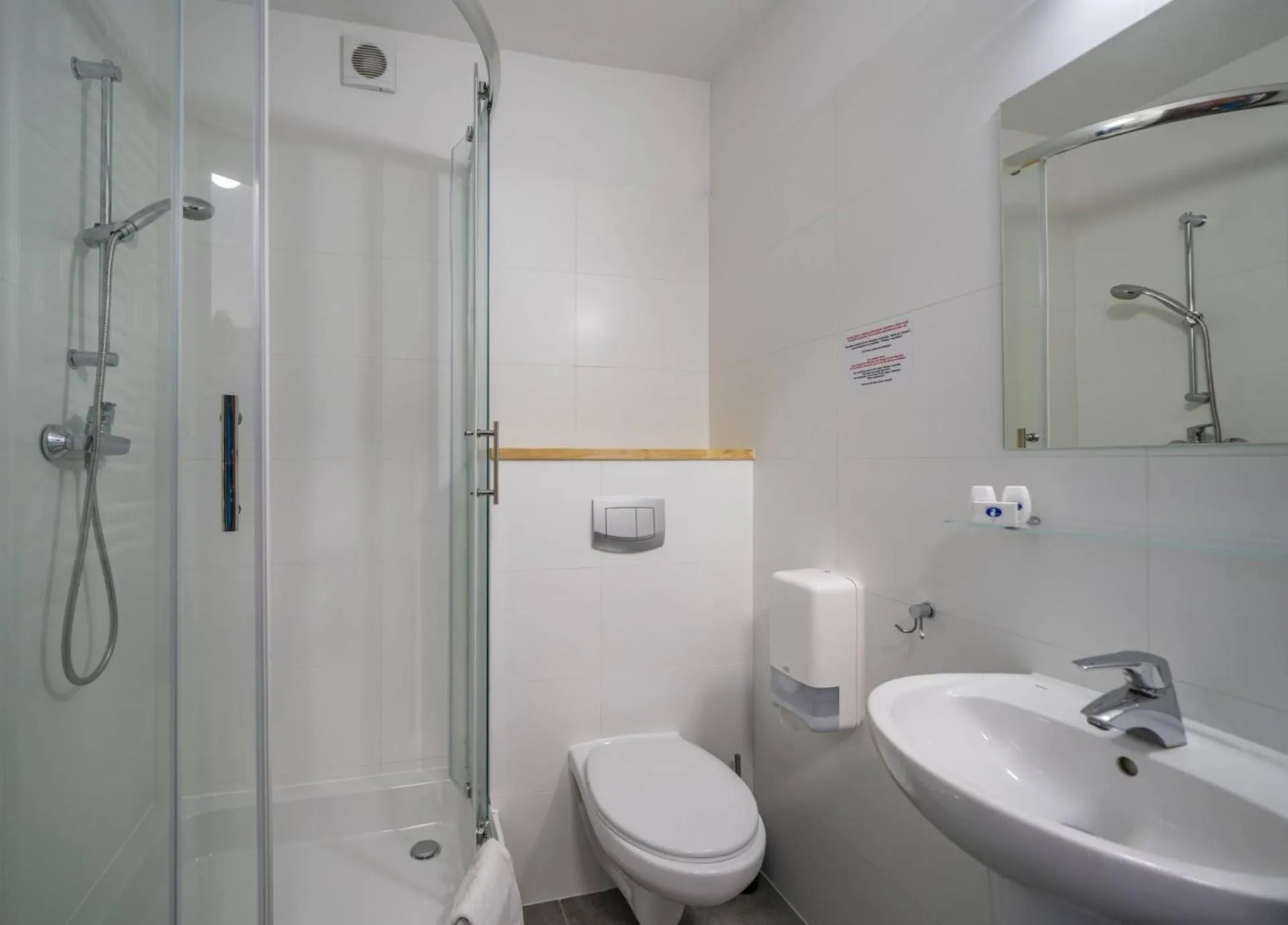 Shower in Maximus Spa