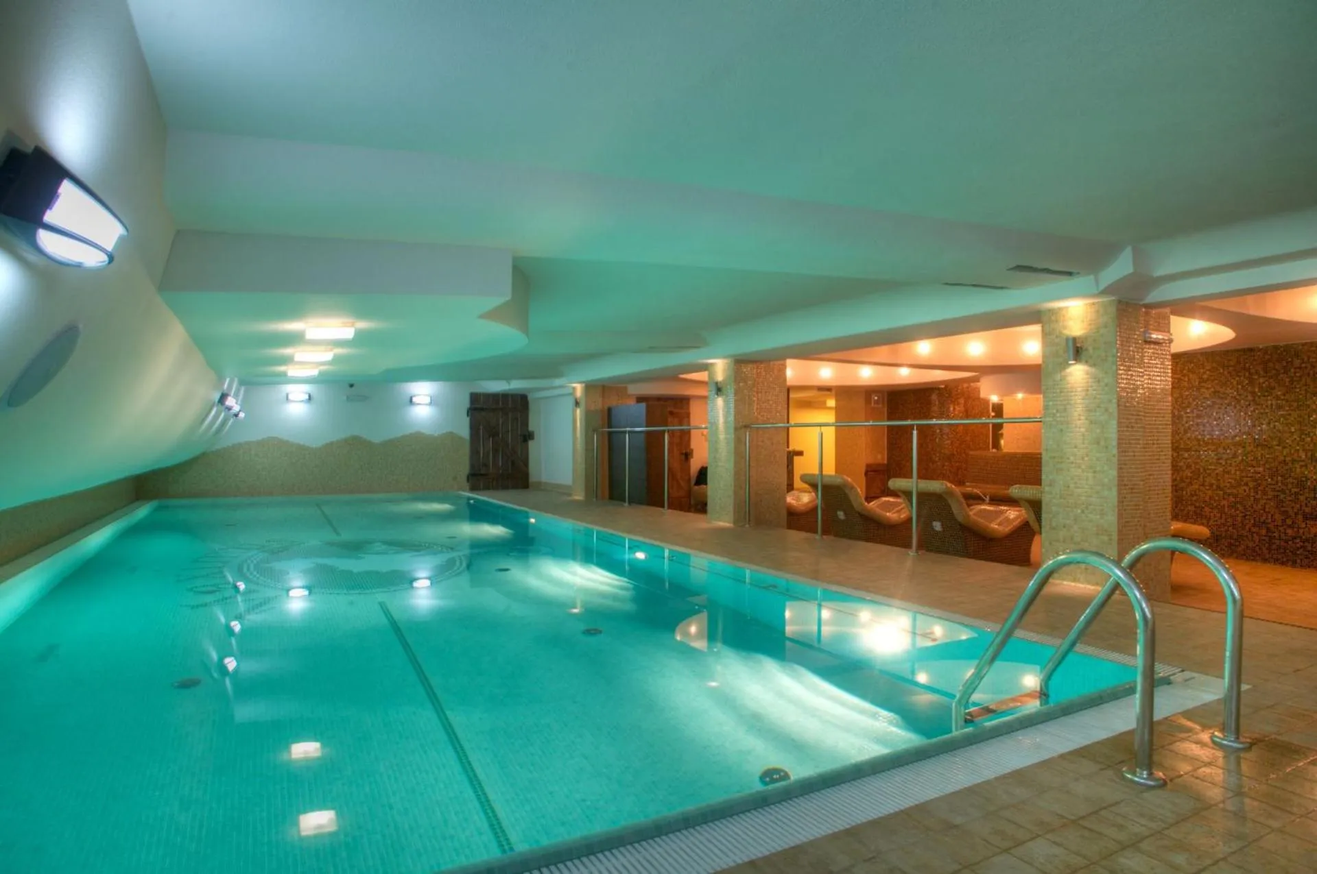 Swimming pool in Maximus Spa