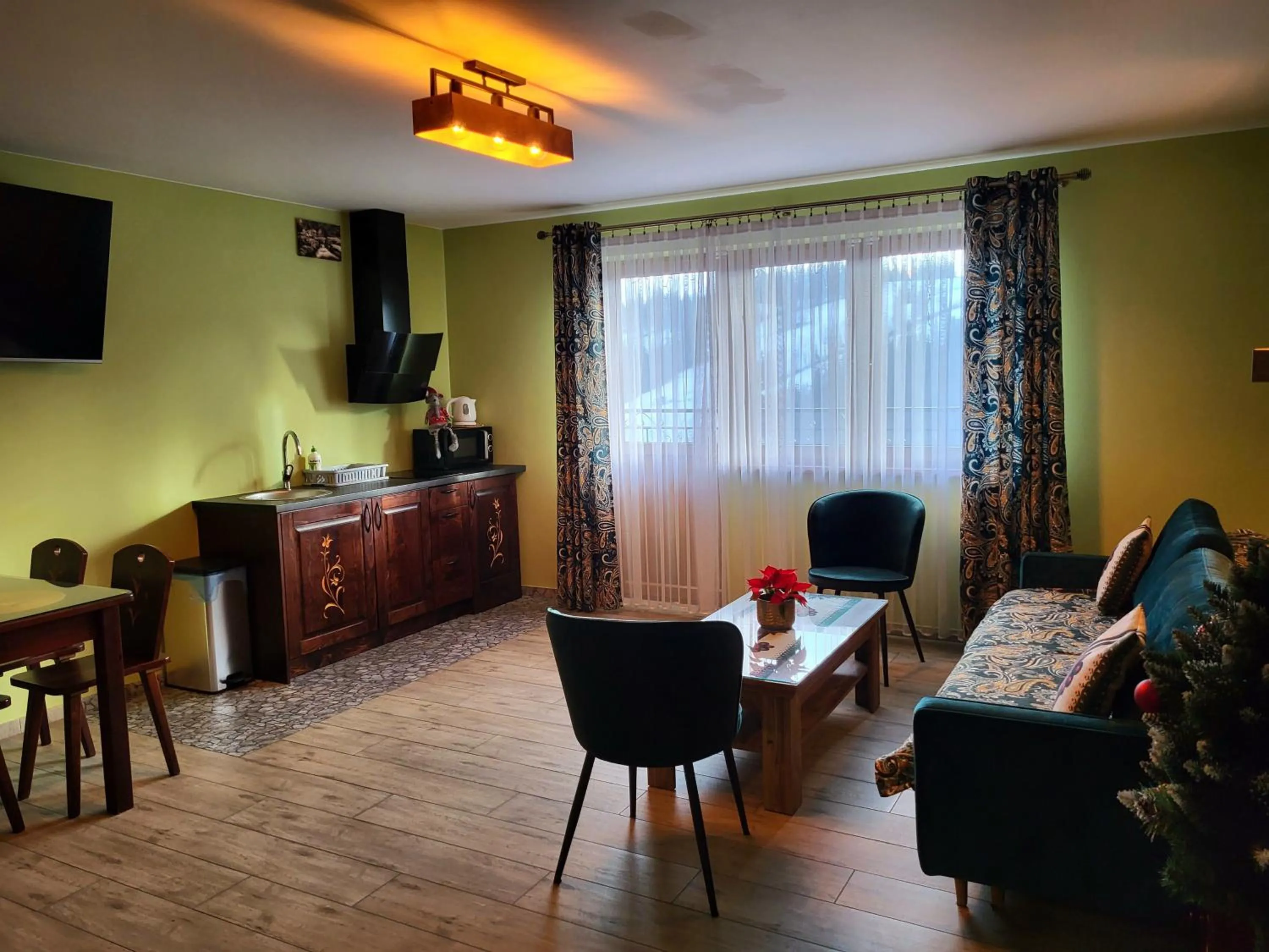 Communal lounge/ TV room in Apartamenty i Pokoje w Willi na Ubocy