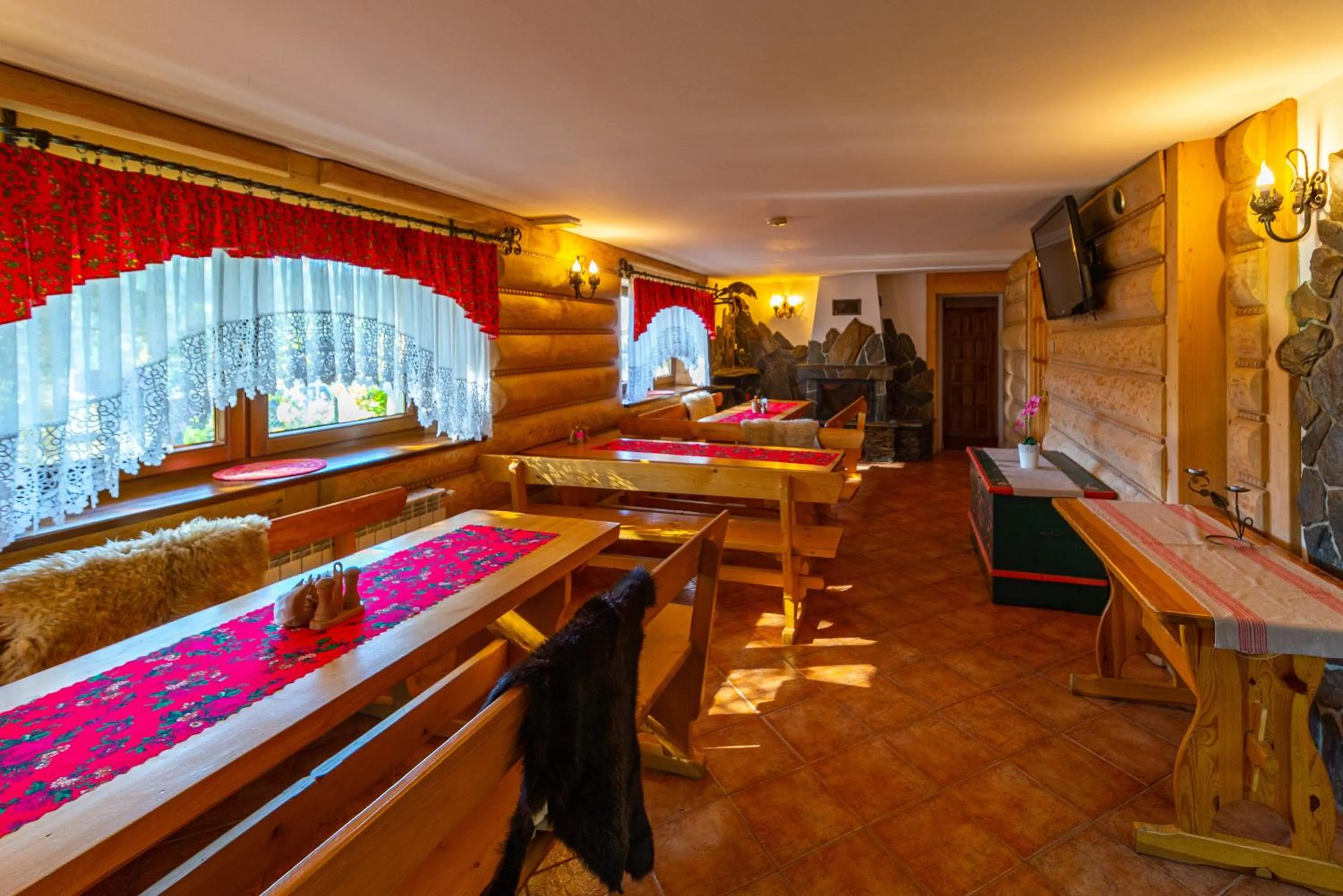 Communal lounge/ TV room in Apartamenty i Pokoje w Willi na Ubocy