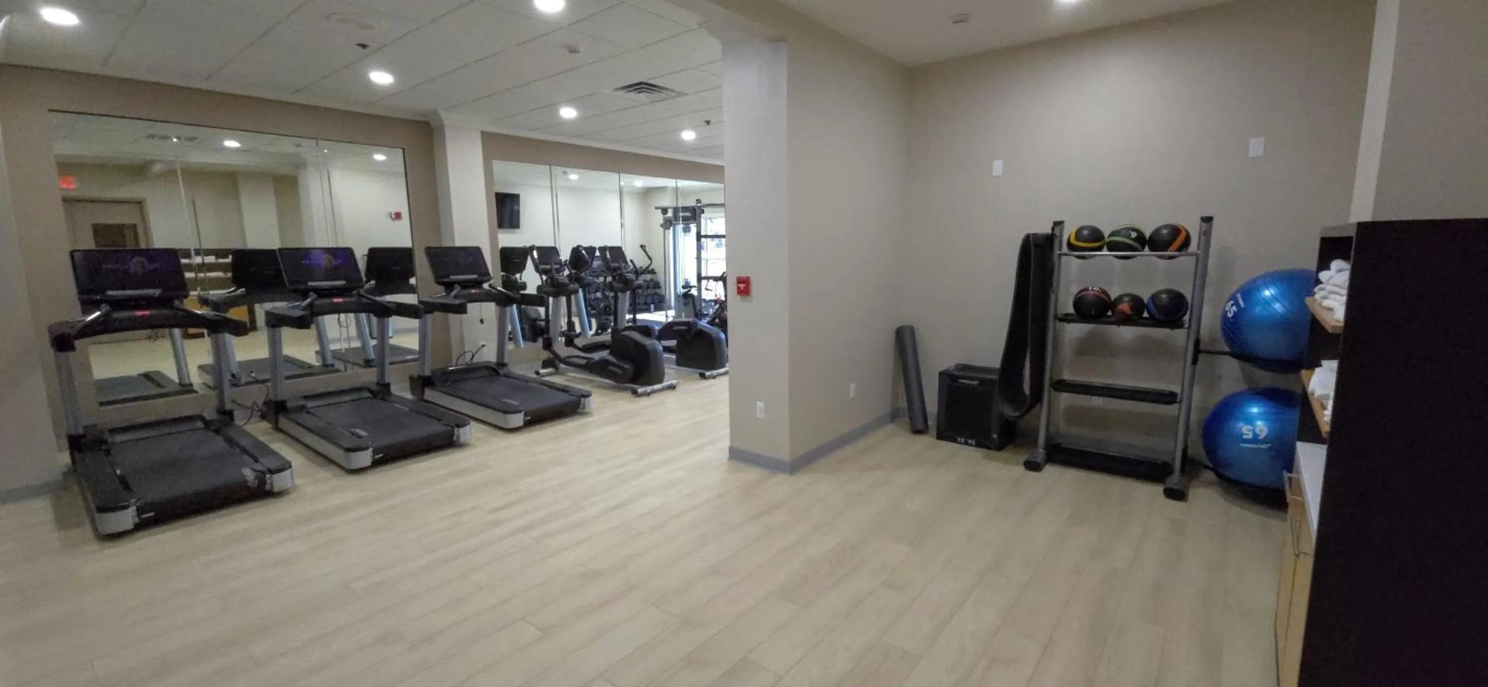 Property building in DoubleTree Suites by Hilton Mount Laurel