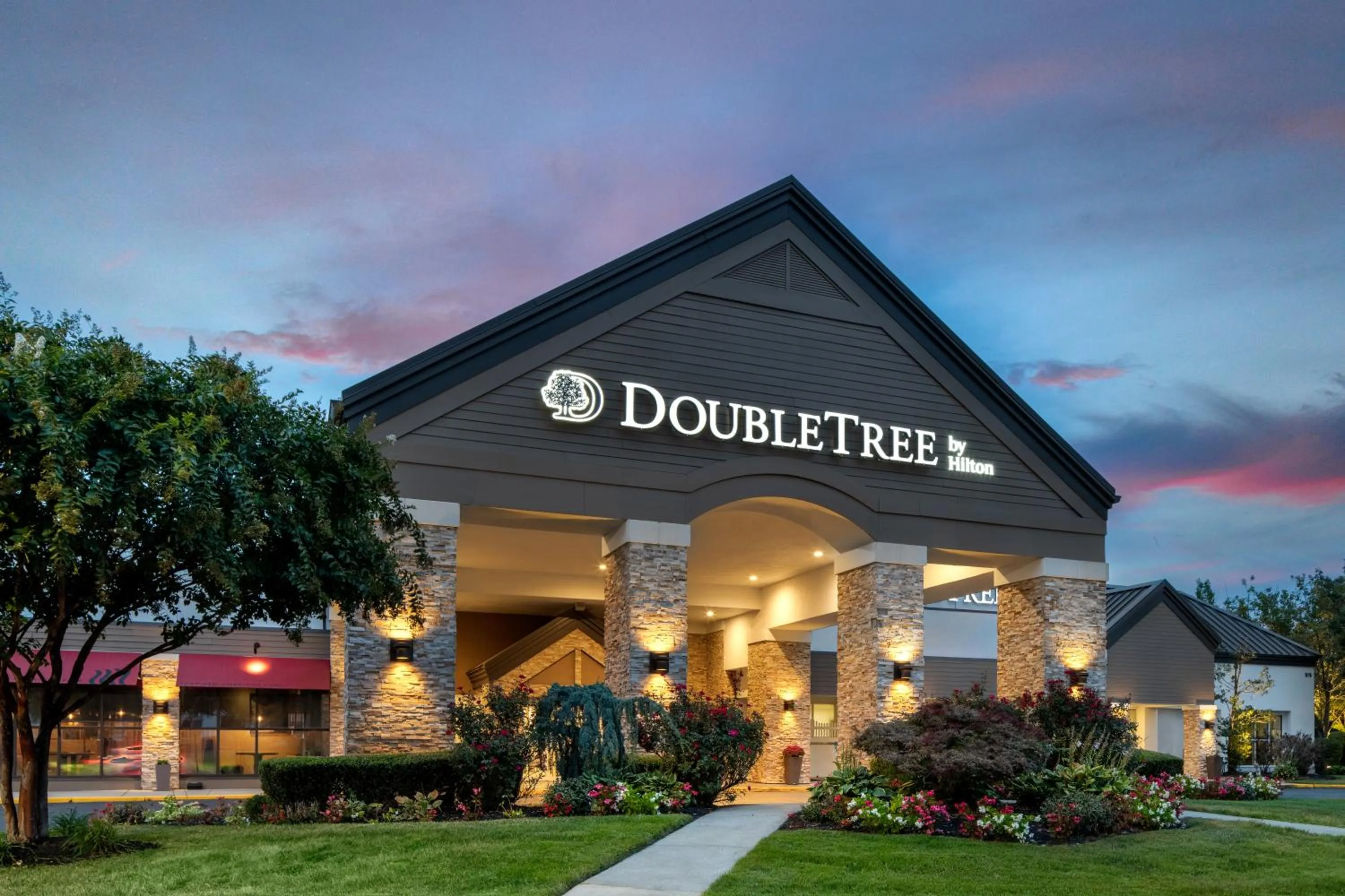 Property building in DoubleTree Suites by Hilton Mount Laurel