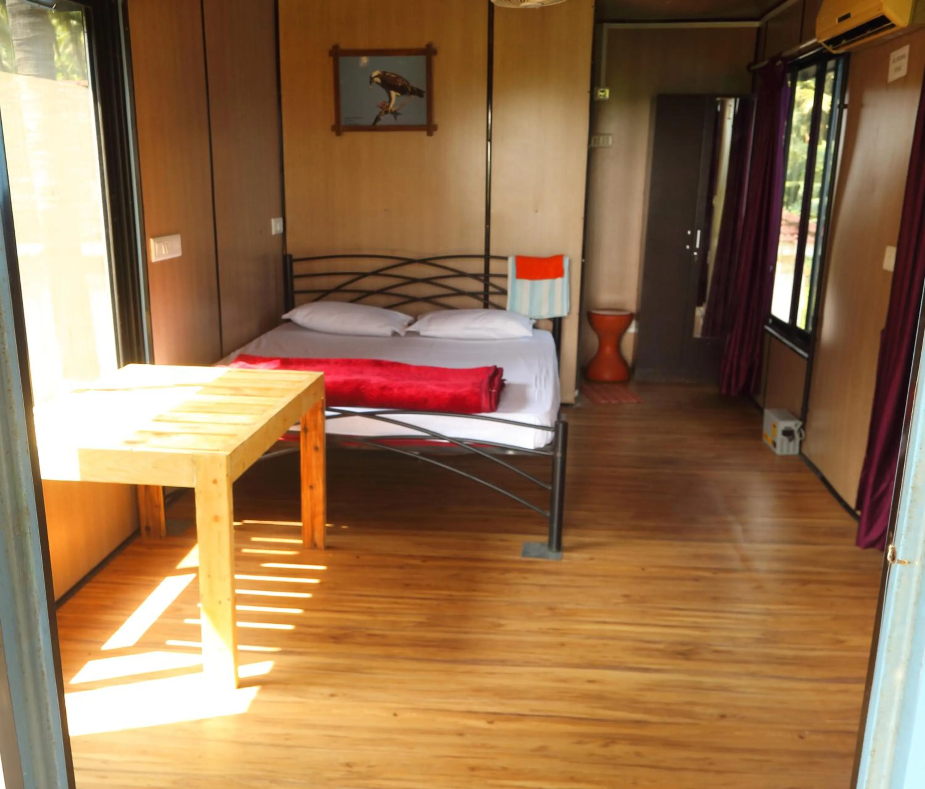 Photo of the whole room, Bed in Iora Cottages